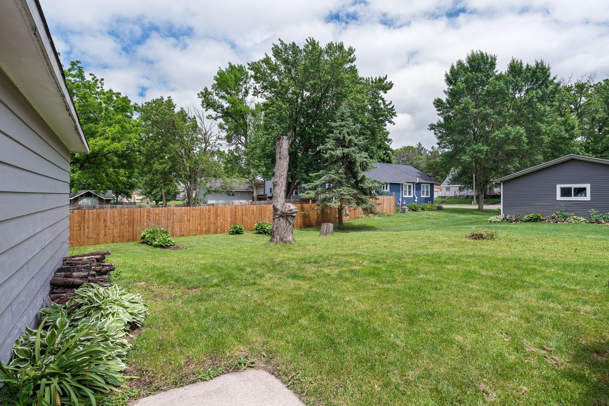 213 7th Ave NE, Waseca, MN 56093