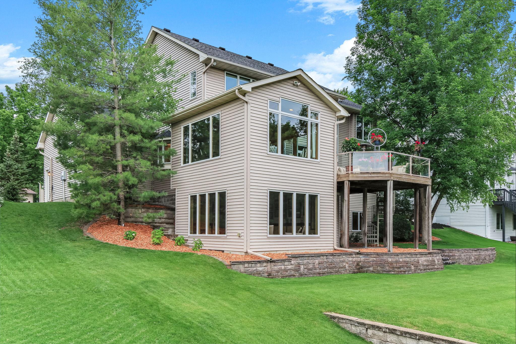 9353 Shetland Rd, Eden Prairie, MN 55347