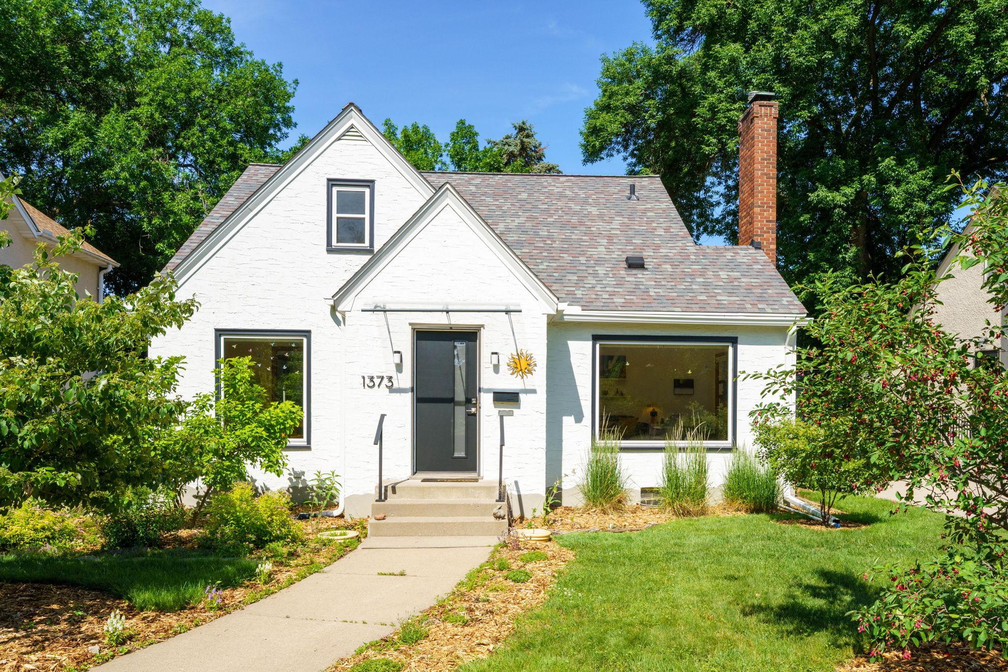 1373 Avon St N, Saint Paul, MN 55117