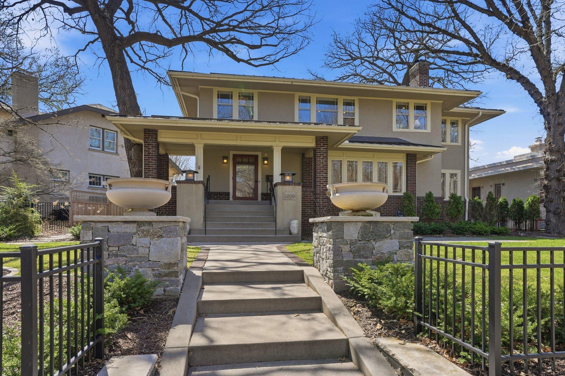 2200 Kenwood Pw, Minneapolis, MN 55405