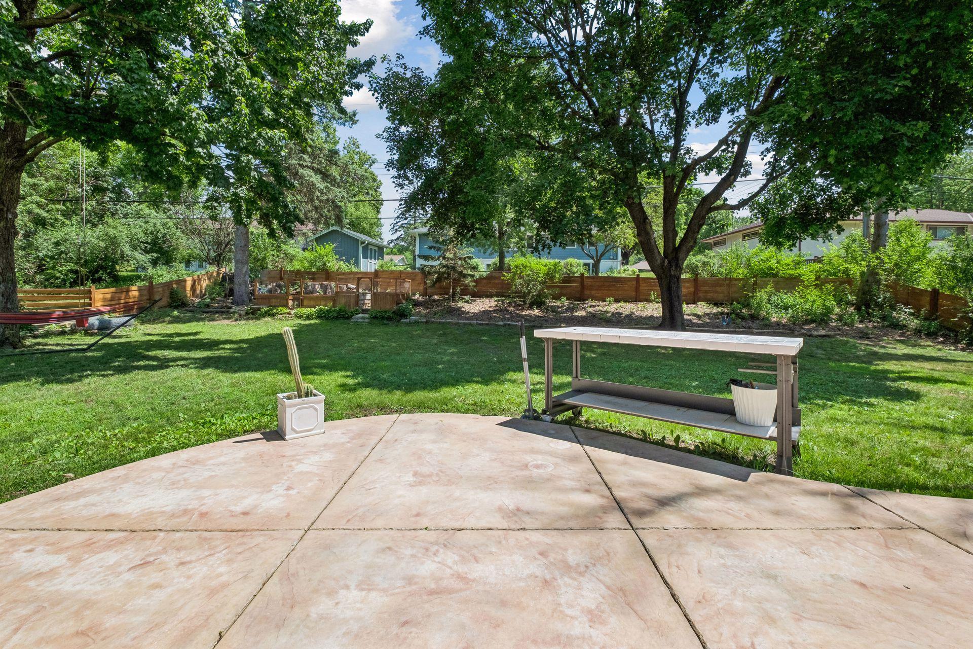 2670 Regent Ave N, Golden Valley, MN 55422