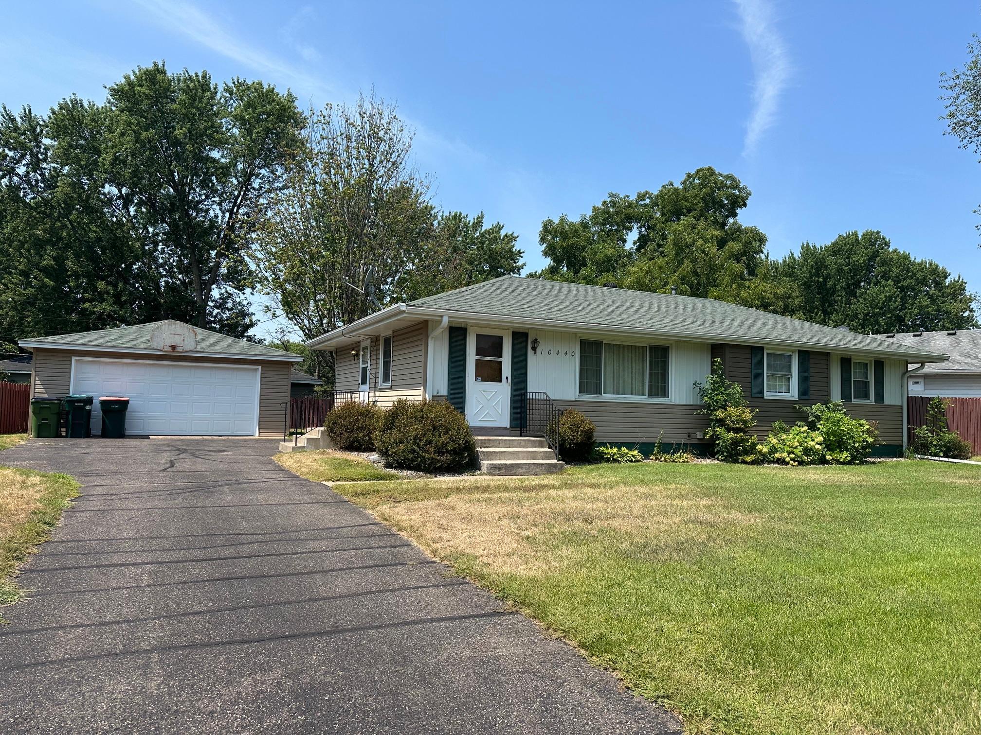 10440 6th St NE, Blaine, MN 55434