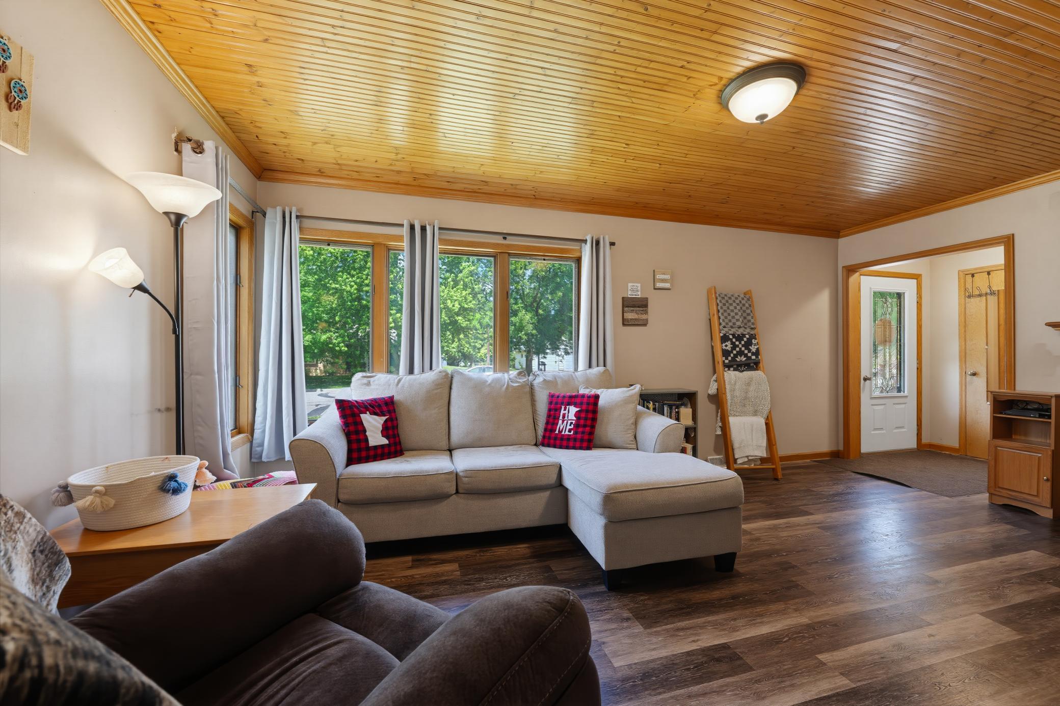 604 Kandiyohi Ave, Prinsburg, MN 56281