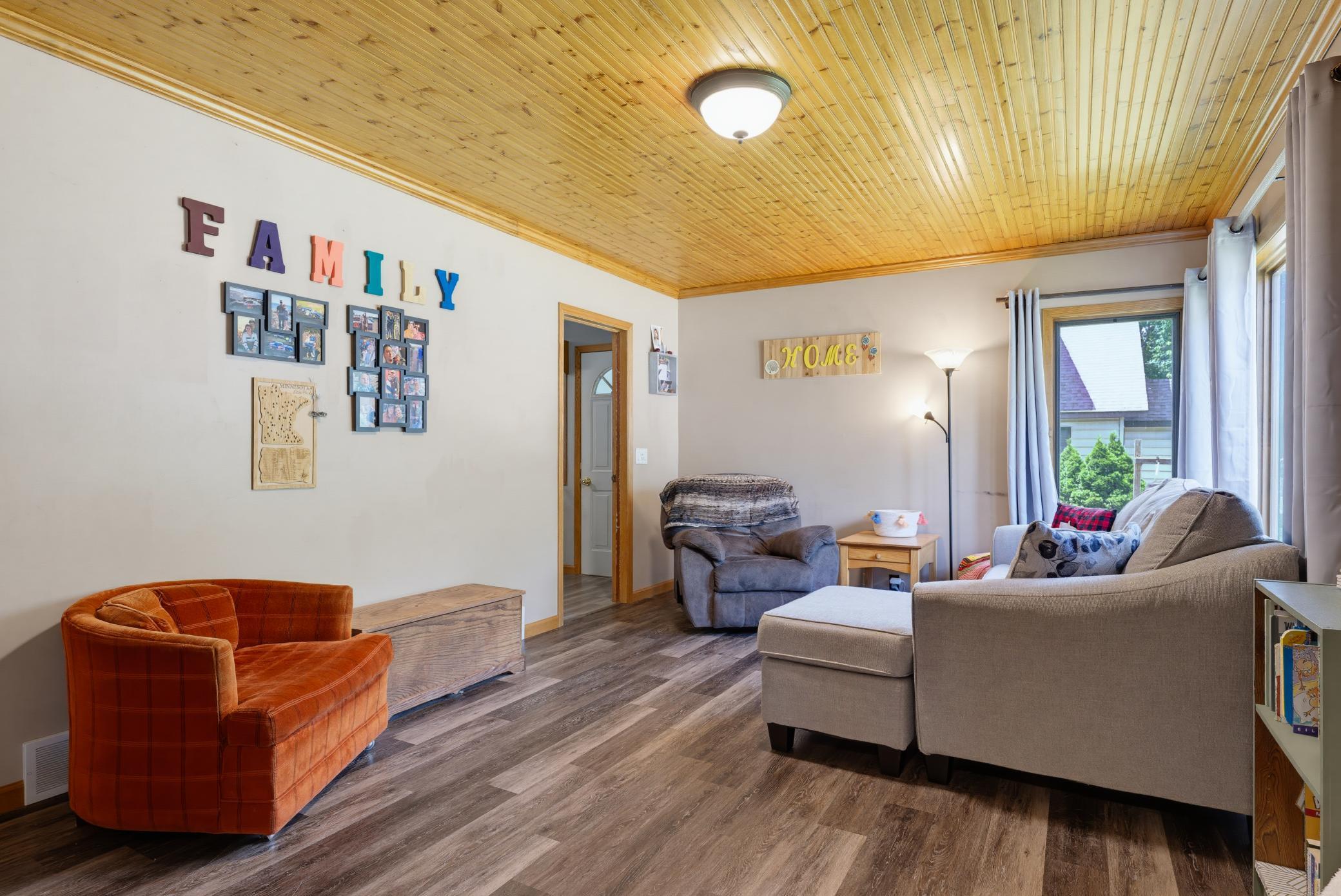 604 Kandiyohi Ave, Prinsburg, MN 56281