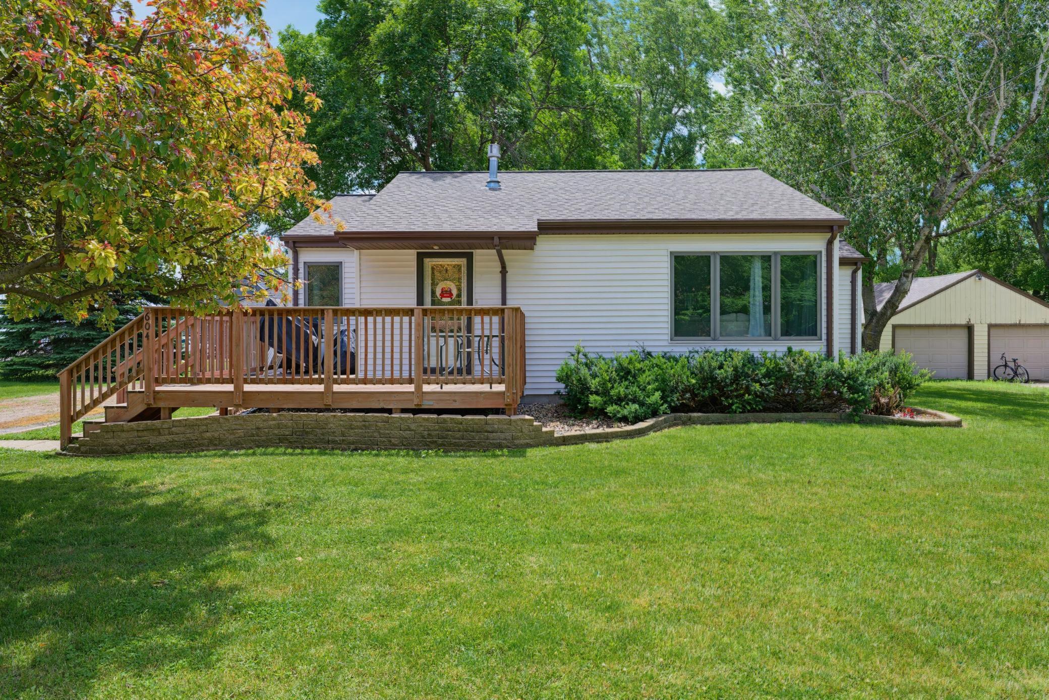 604 Kandiyohi Ave, Prinsburg, MN 56281