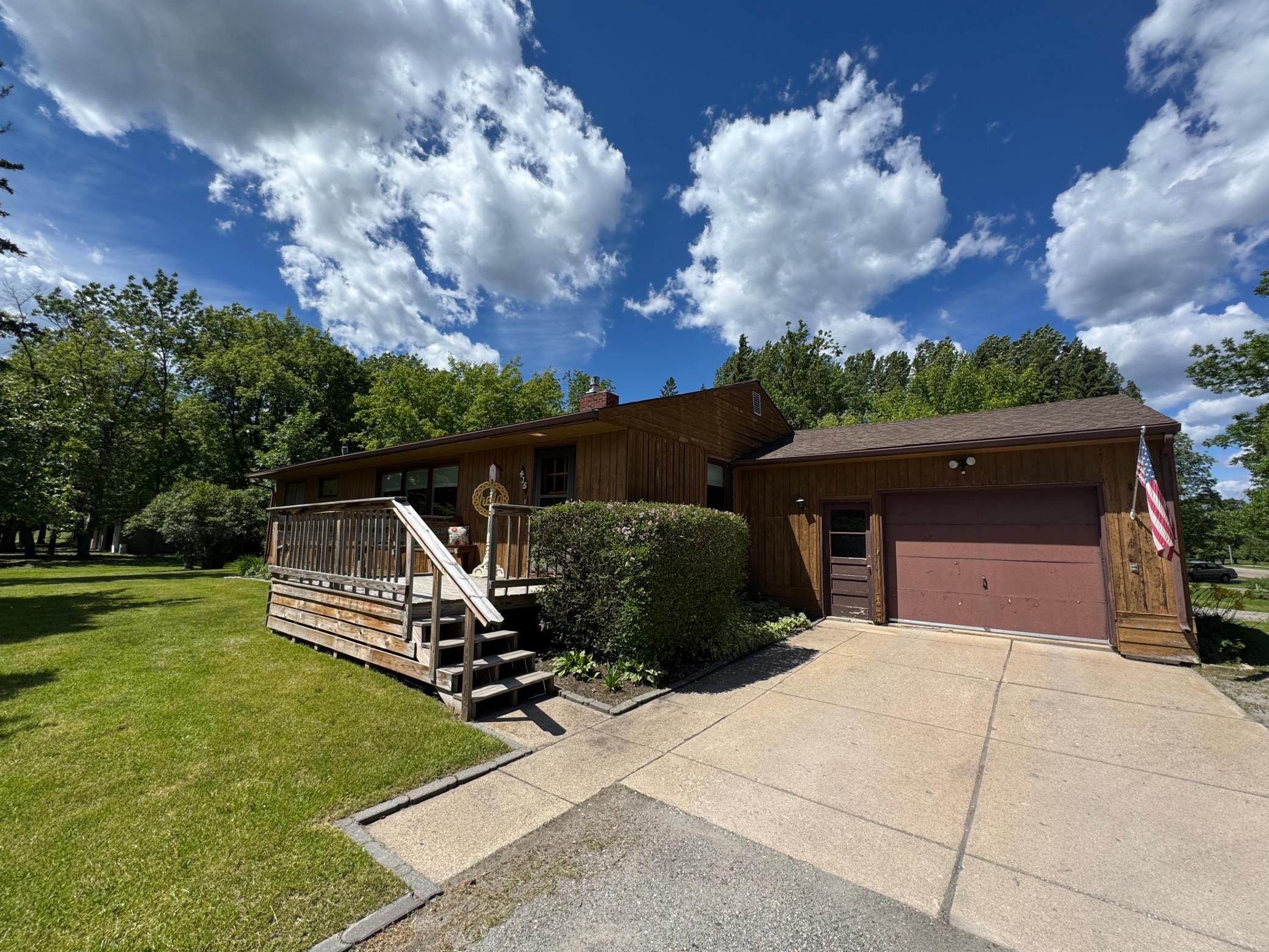 415 Roosevelt St NE, Warroad, MN 56763