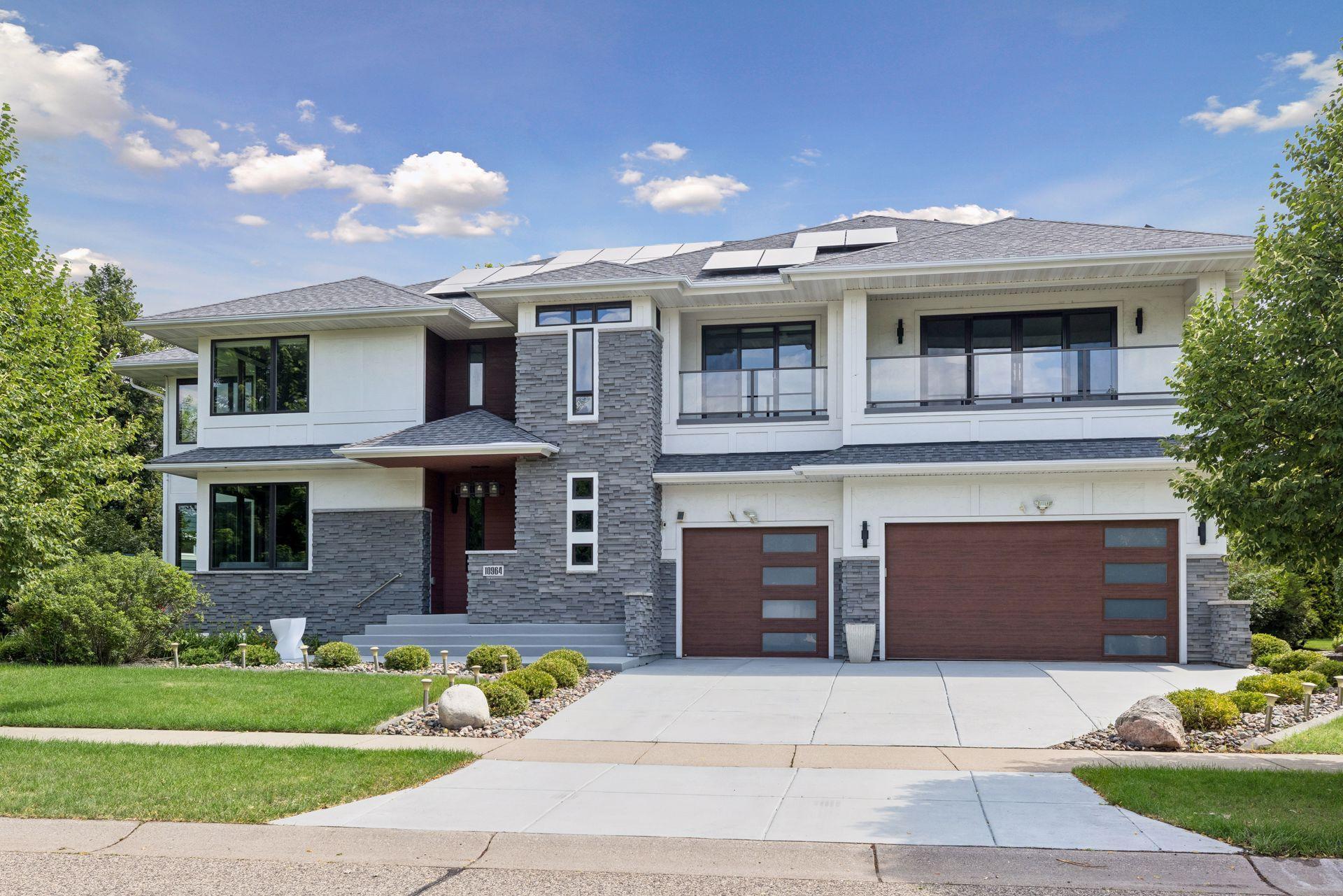 10964 Bentwater Ln, Woodbury, MN 55129