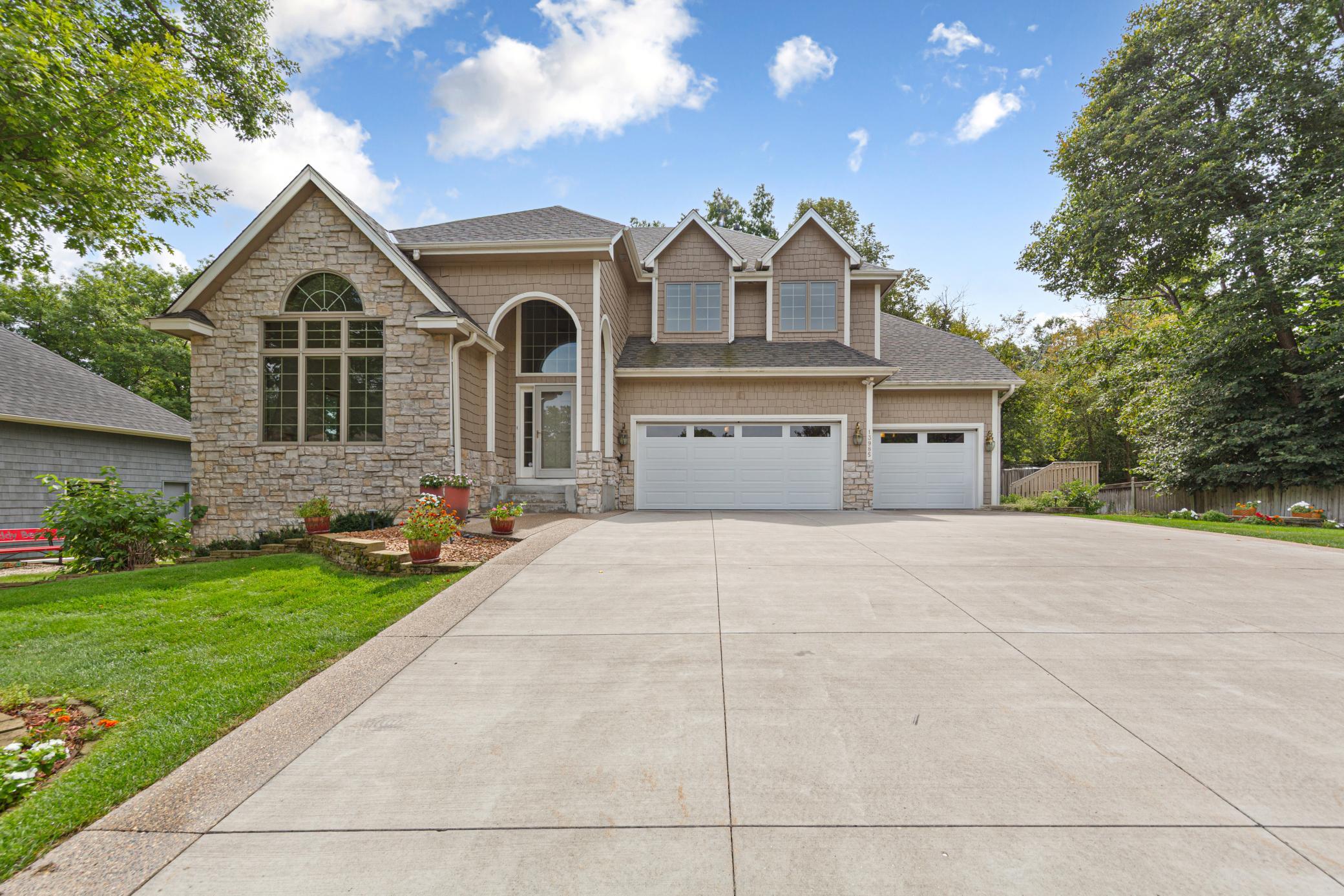 13985 42nd Ave N, Plymouth, MN 55446