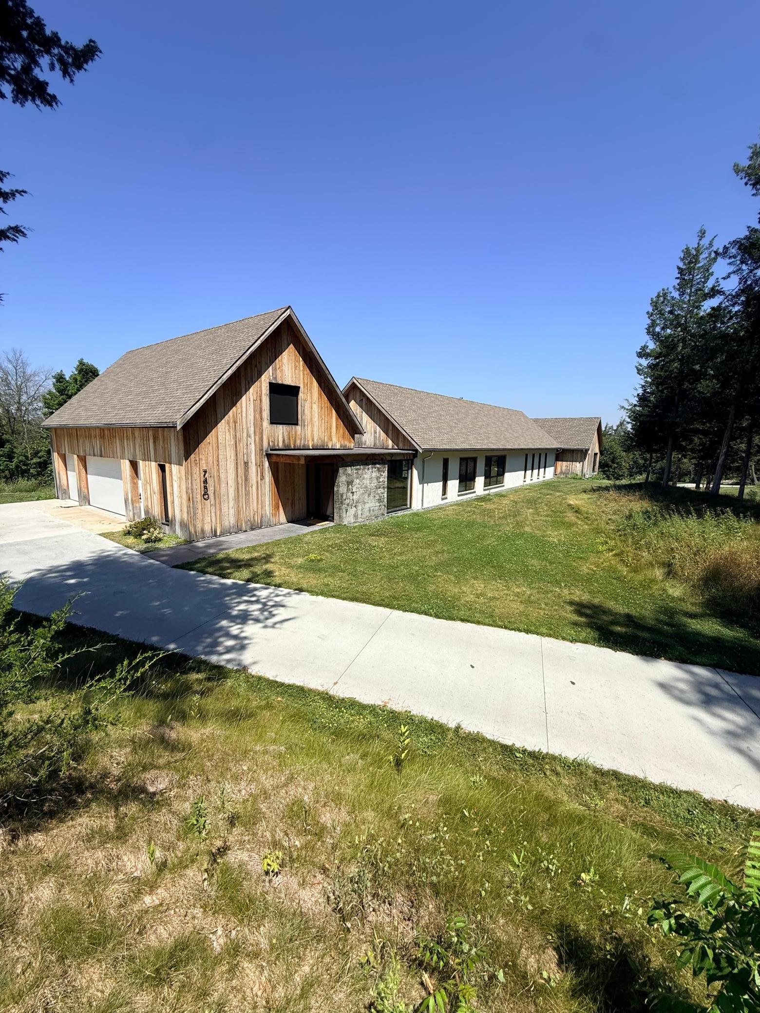 7450 Valley Creek Dr, Excelsior, MN 55331