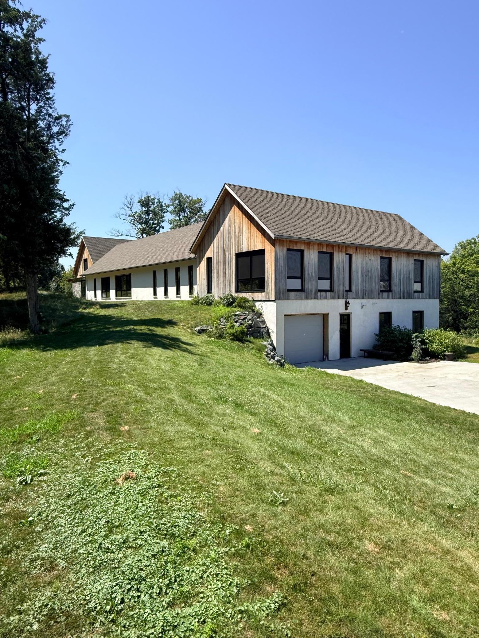 7450 Valley Creek Dr, Excelsior, MN 55331