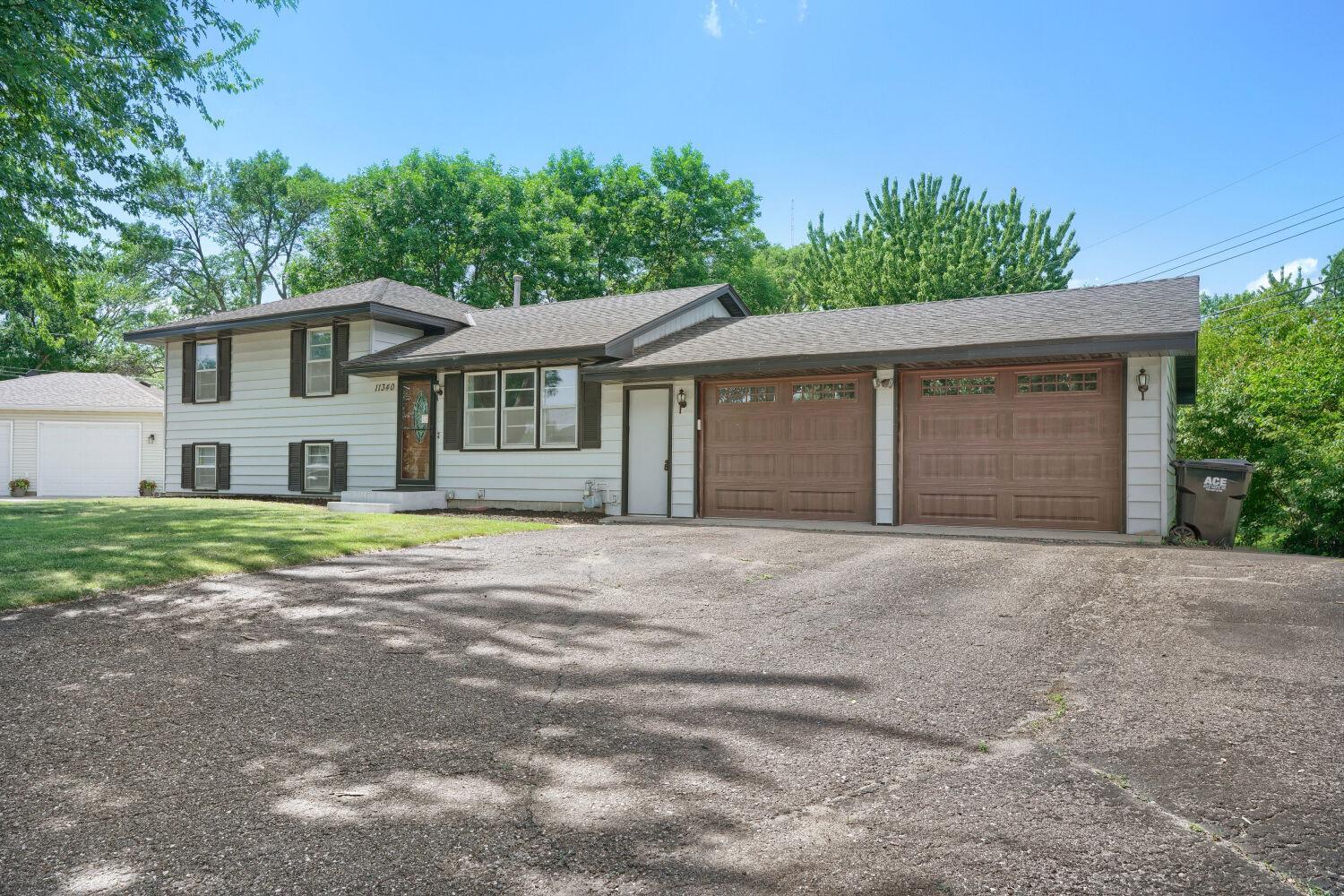 11340 Gladiola St NW, Coon Rapids, MN 55433