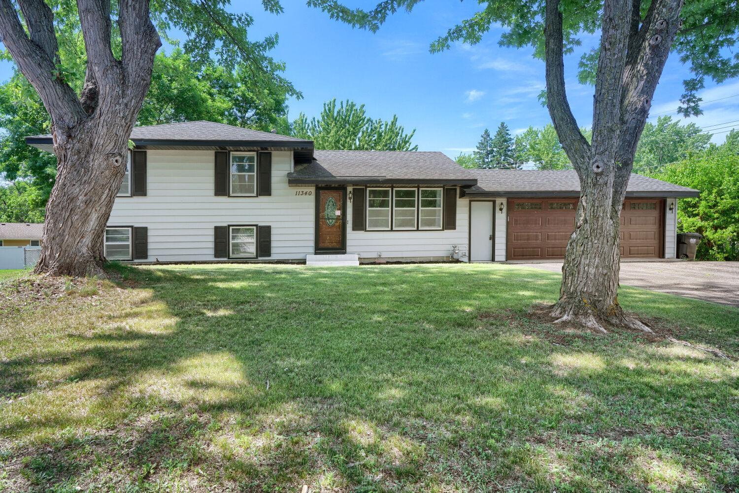 11340 Gladiola St NW, Coon Rapids, MN 55433