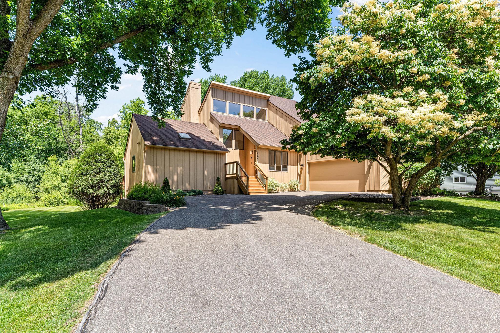 15604 White Pine Dr, Minnetonka, MN 55391