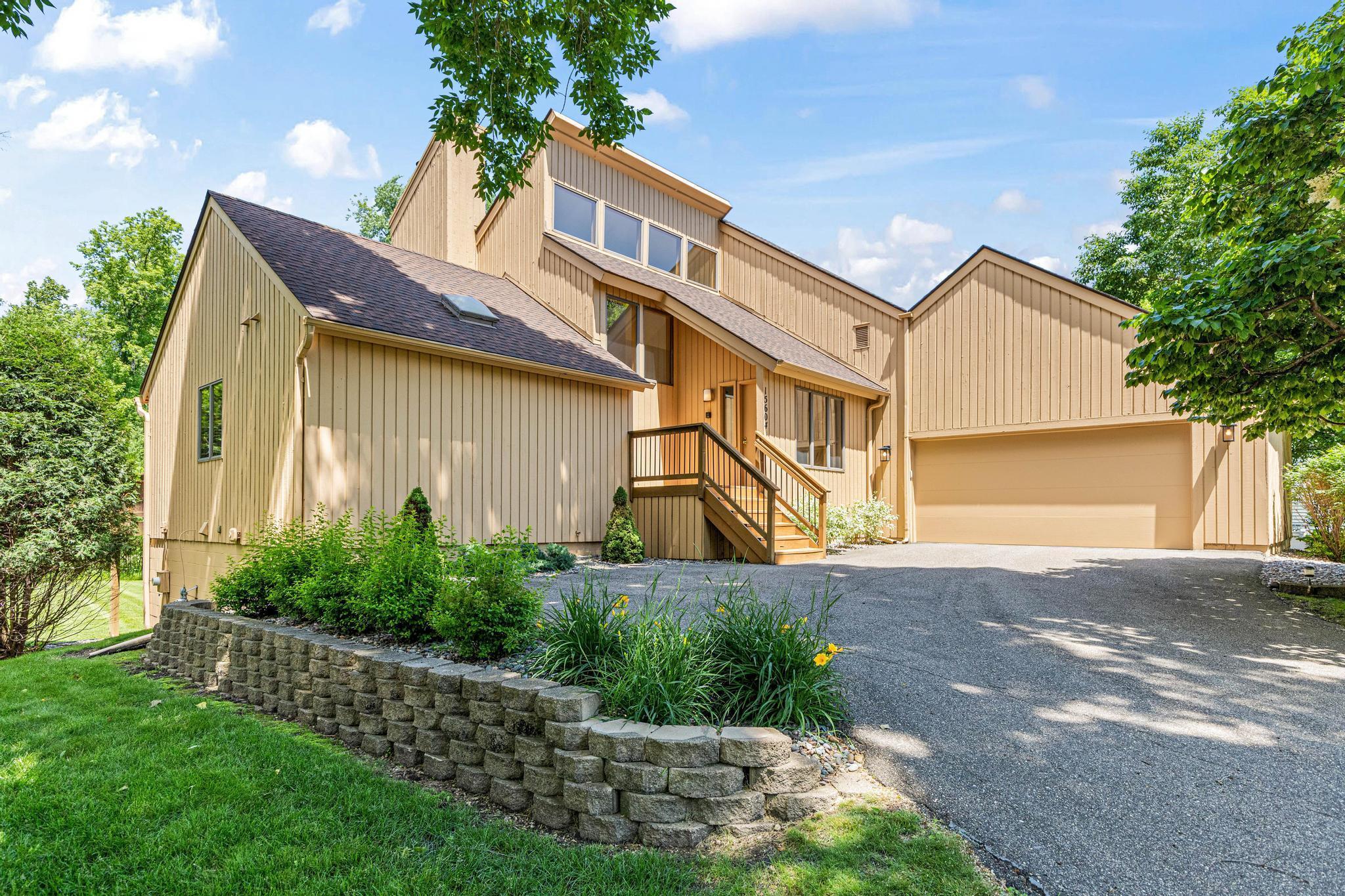 15604 White Pine Dr, Minnetonka, MN 55391