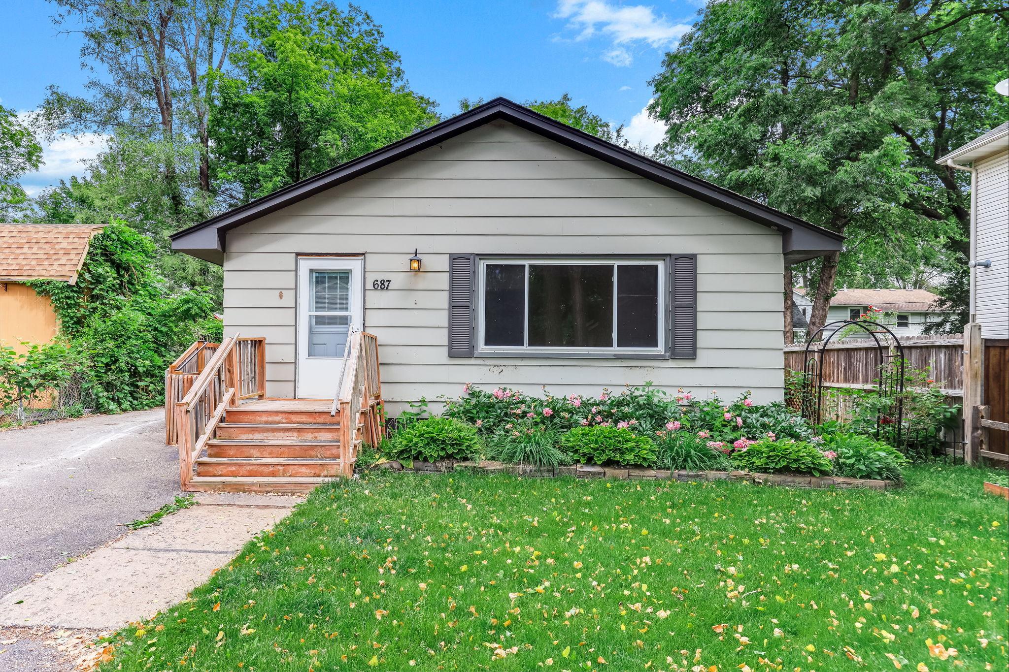 687 Dover St NE, Fridley, MN 55432