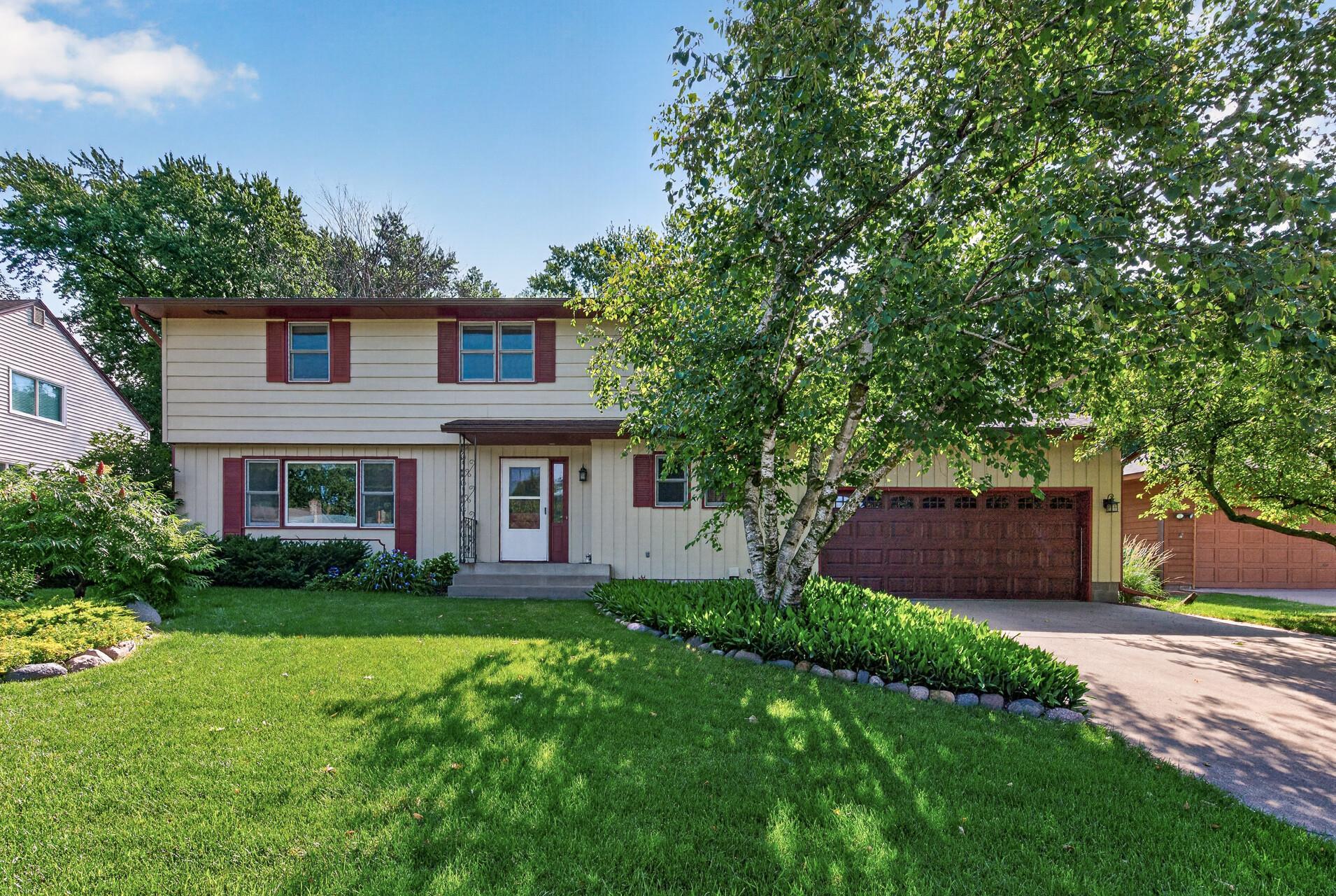 2818 1st St N, North Saint Paul, MN 55109
