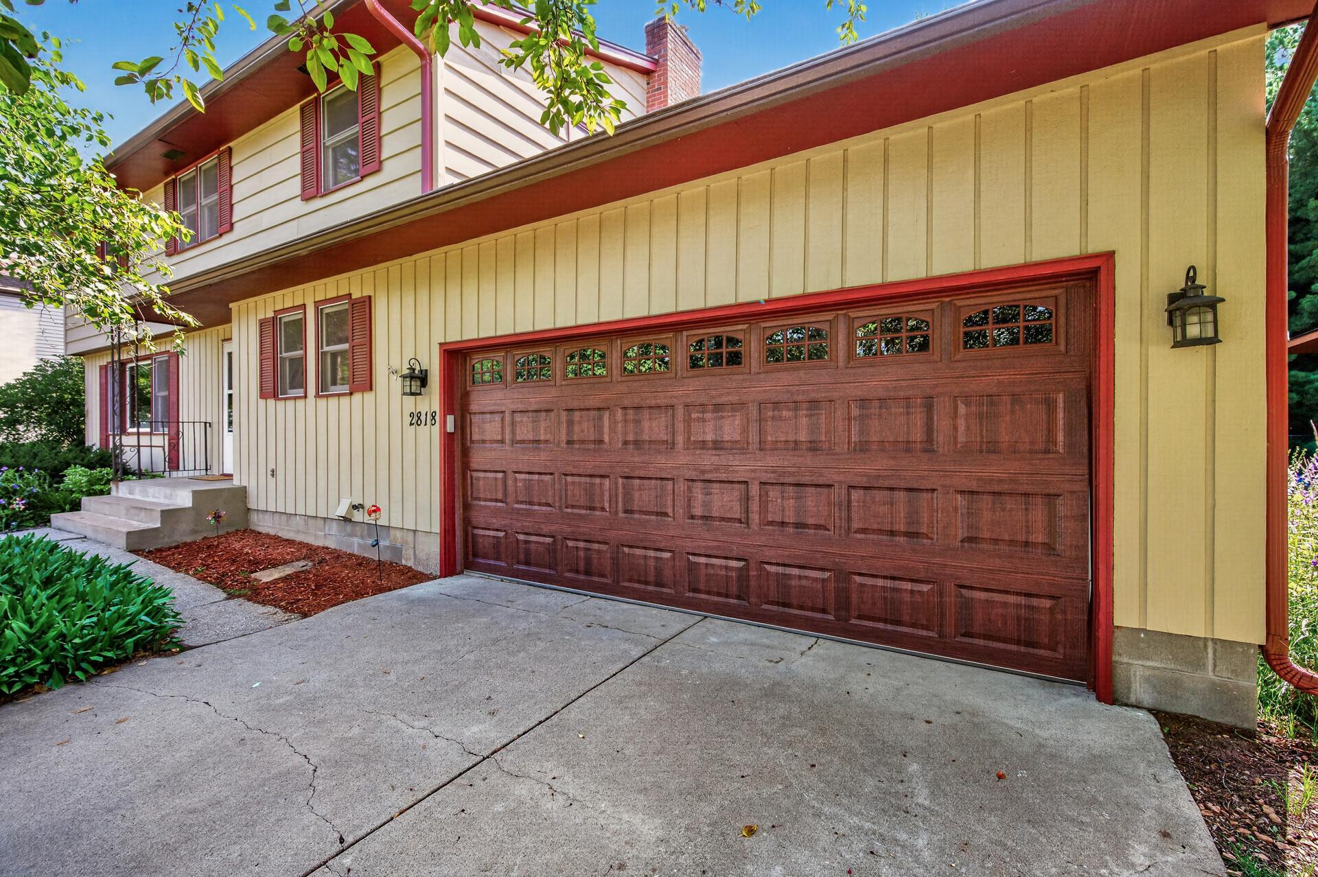 2818 1st St N, North Saint Paul, MN 55109