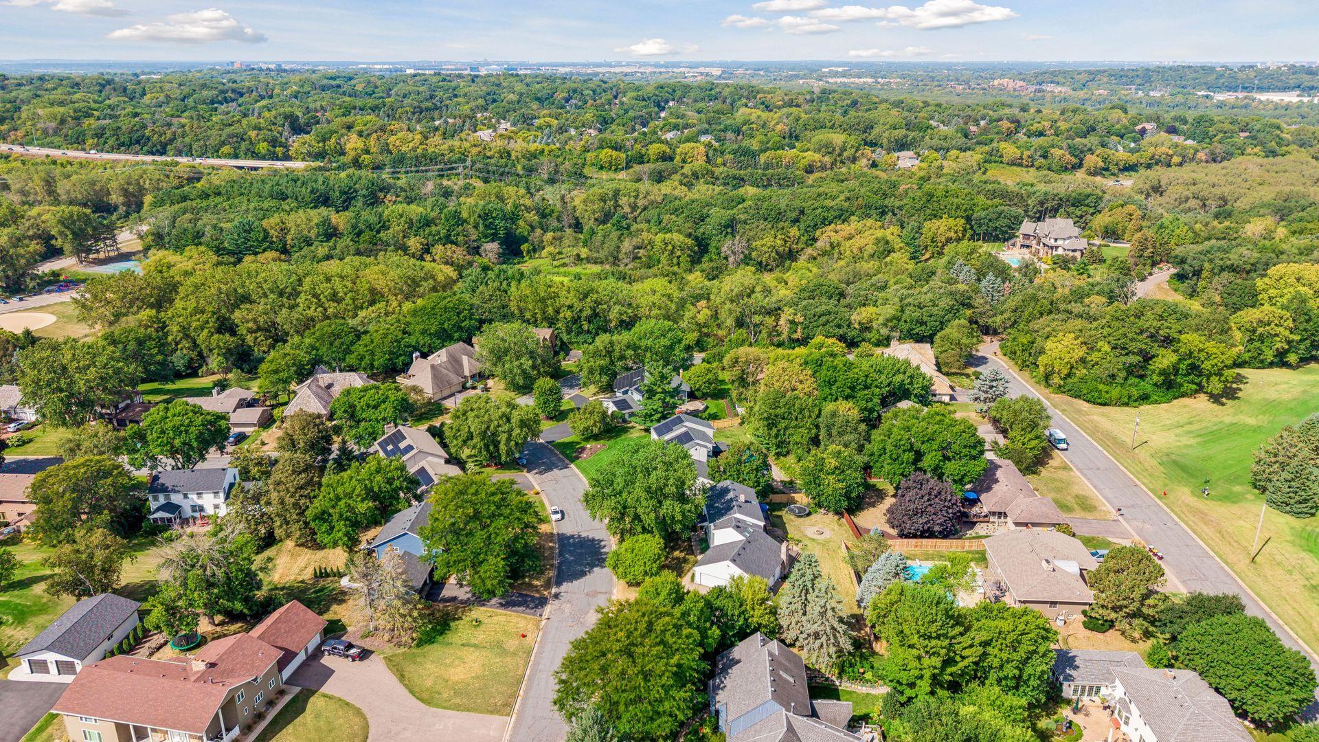 1728 Trail Rd, Mendota Heights, MN 55118