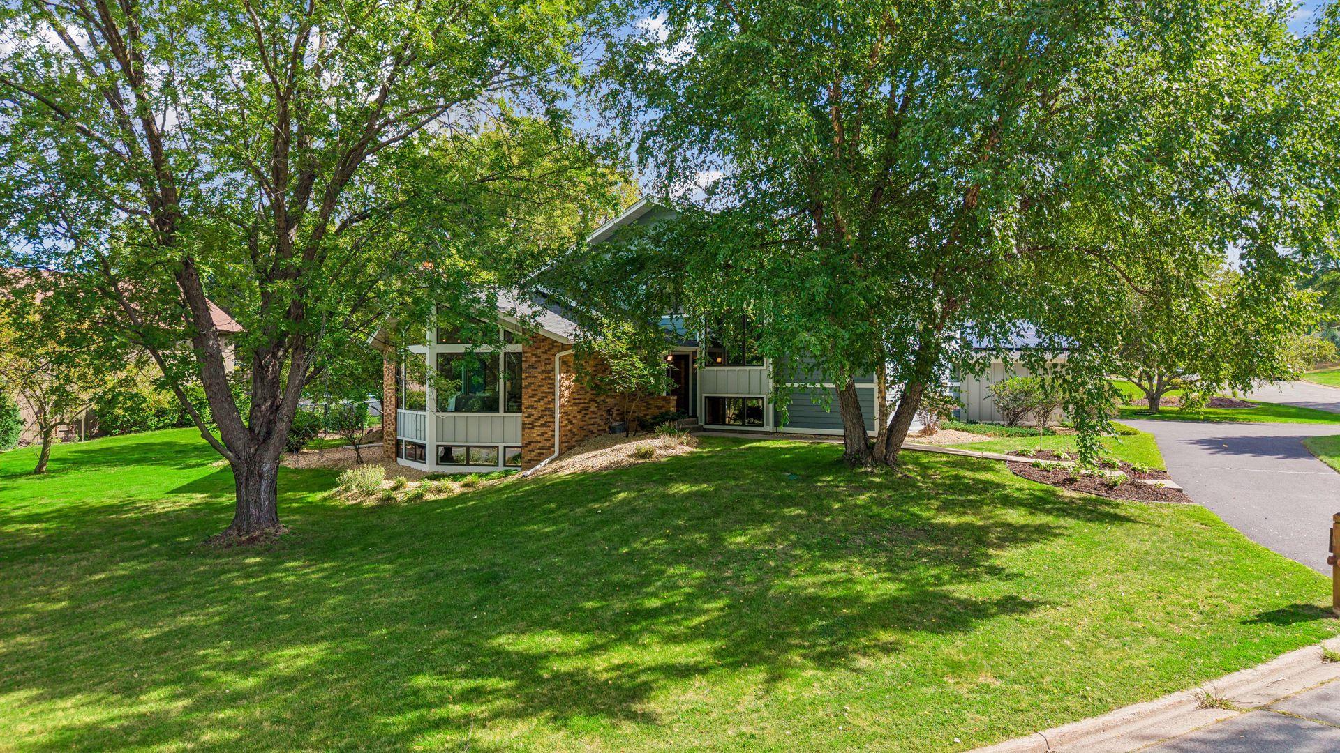 1728 Trail Rd, Mendota Heights, MN 55118
