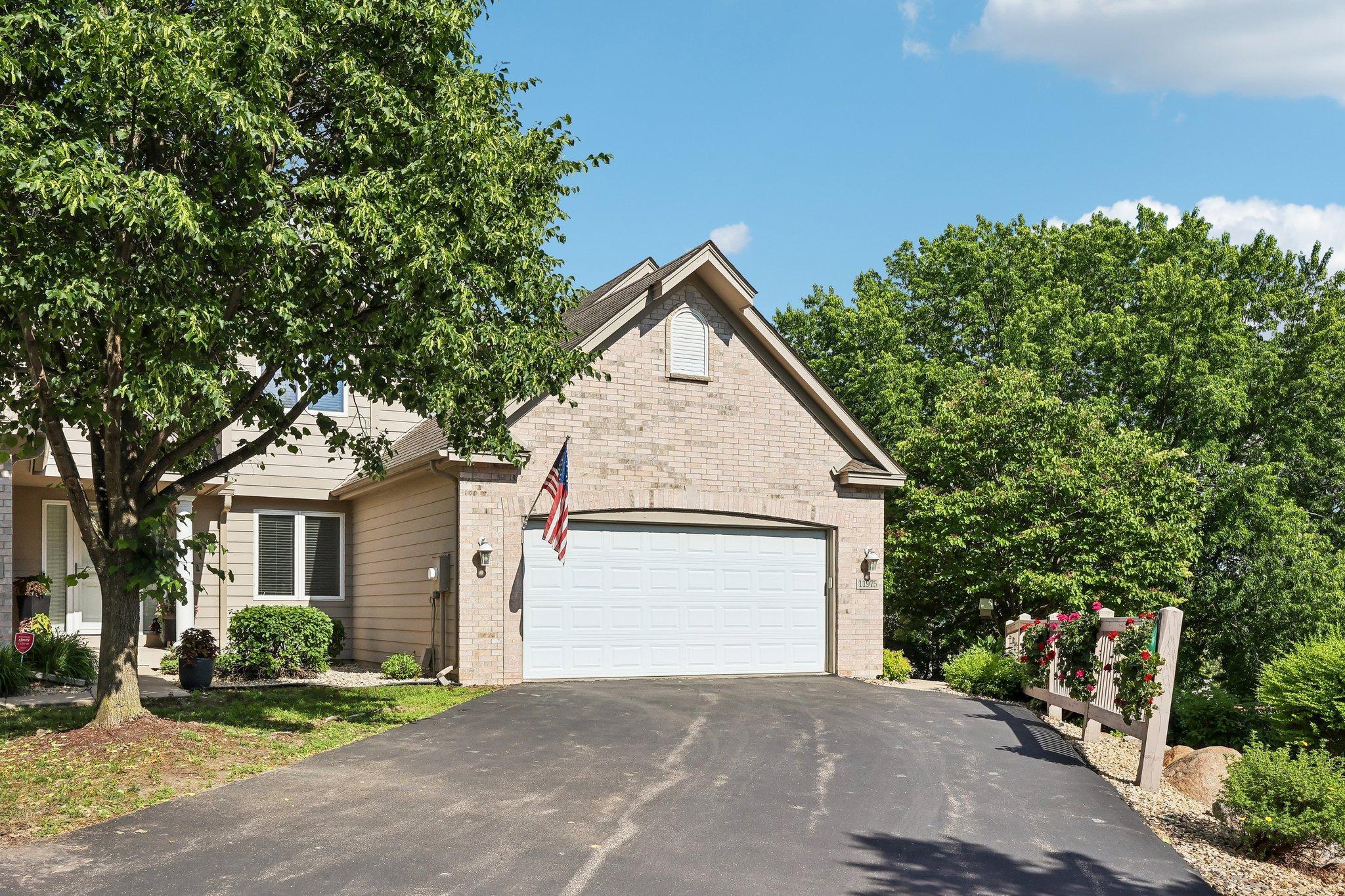 11975 Tiffany Ln, Eden Prairie, MN 55344