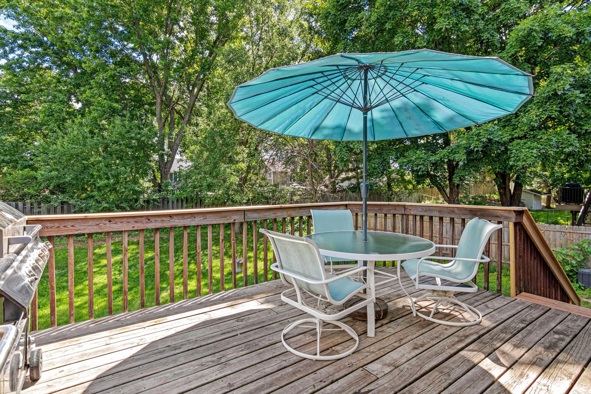 14137 Carmody Dr, Eden Prairie, MN 55347