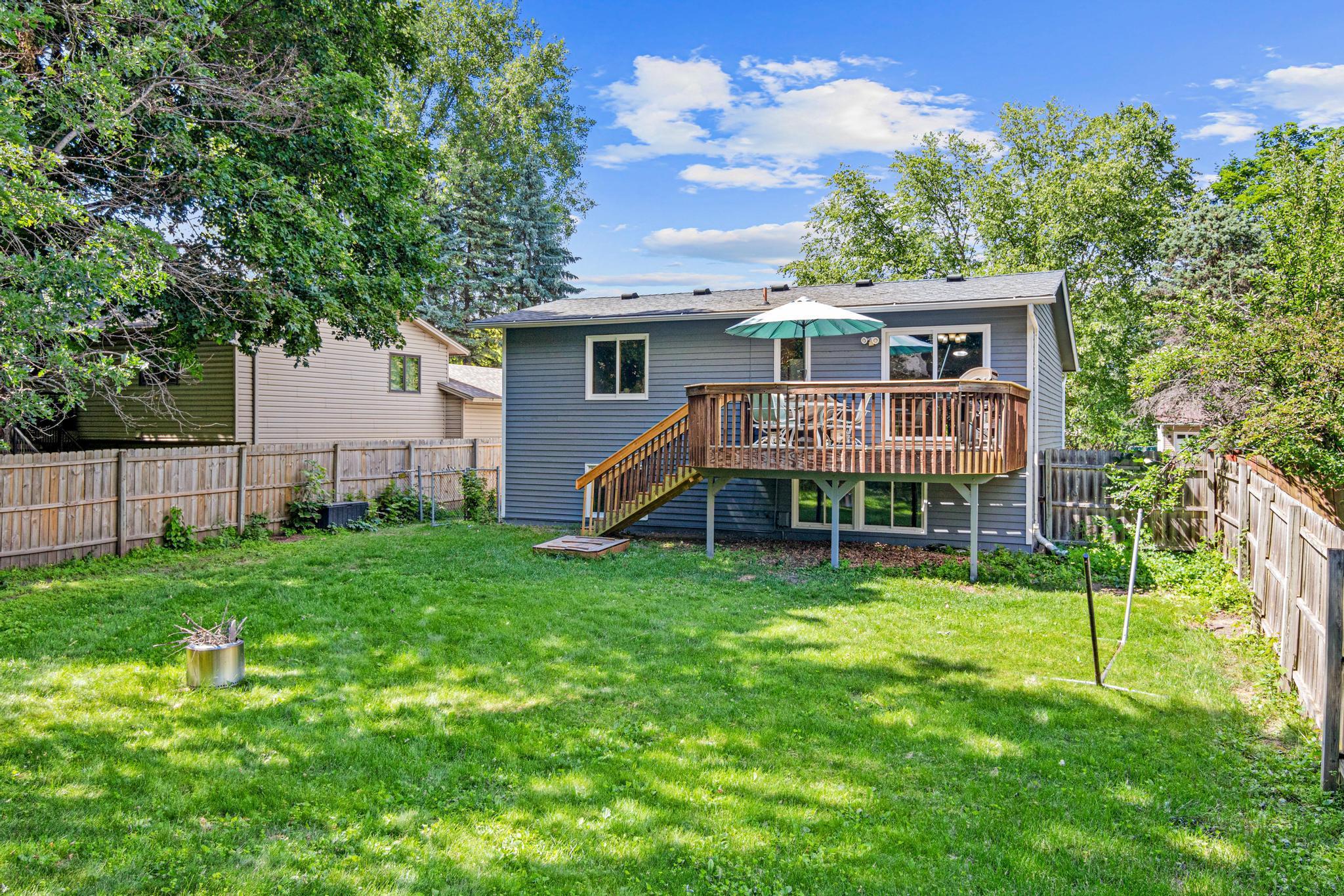 14137 Carmody Dr, Eden Prairie, MN 55347