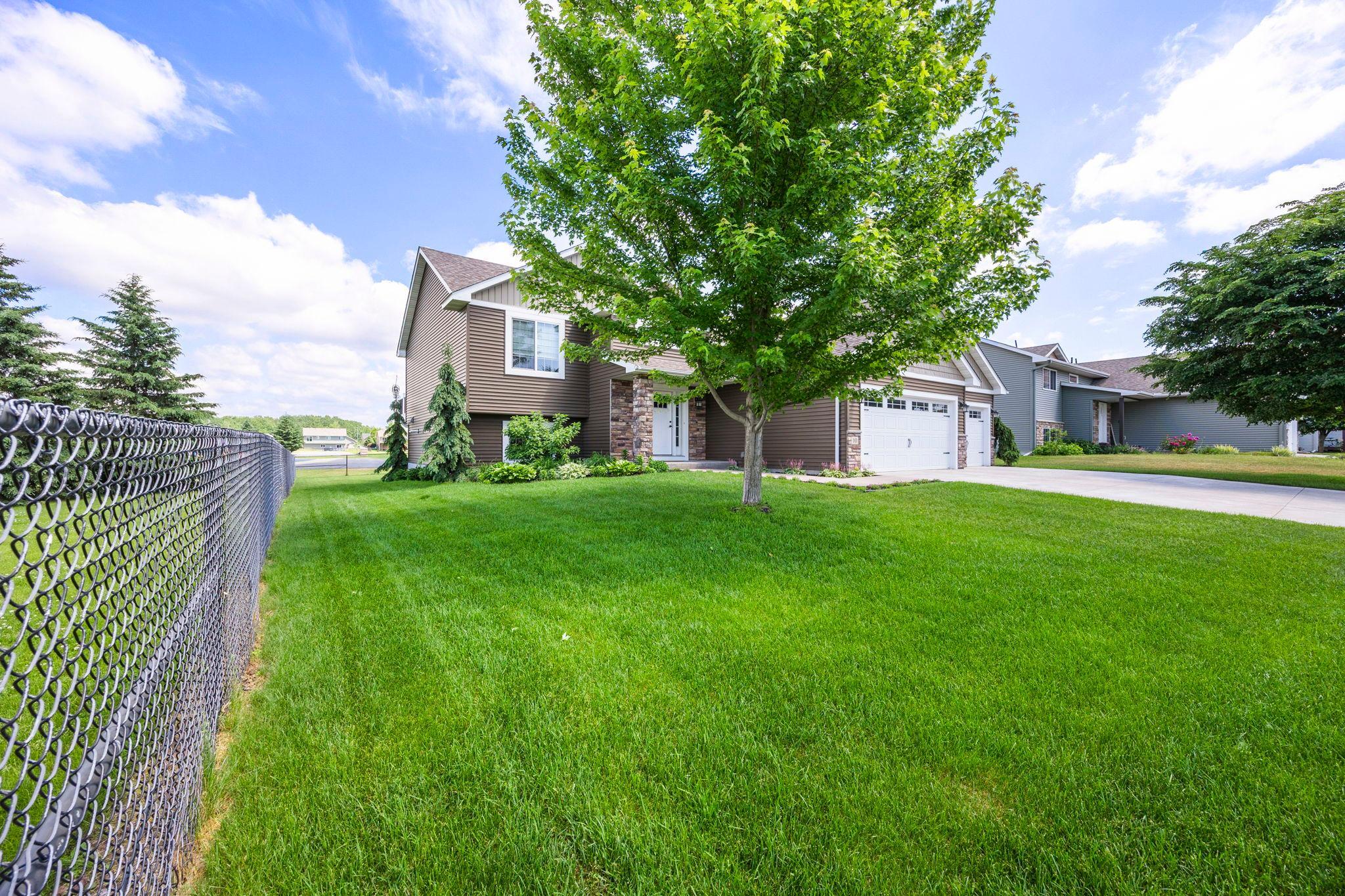 10 8th Ave SE, Isanti, MN 55040