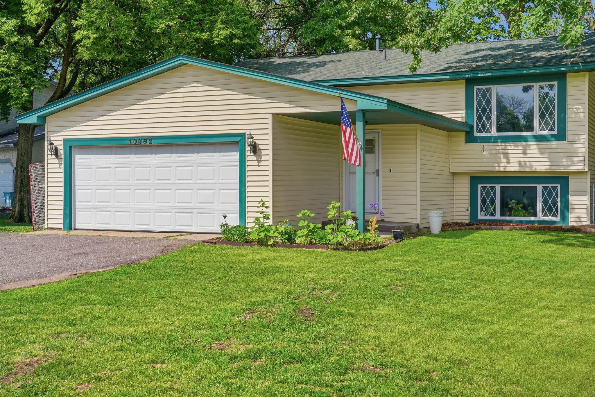10982 Robinson Dr NW, Coon Rapids, MN 55433