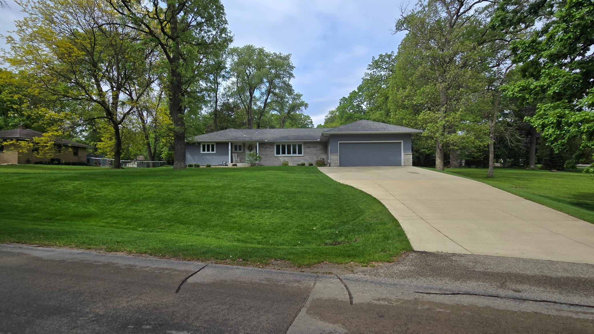2205 8th Ave NW, Austin, MN 55912
