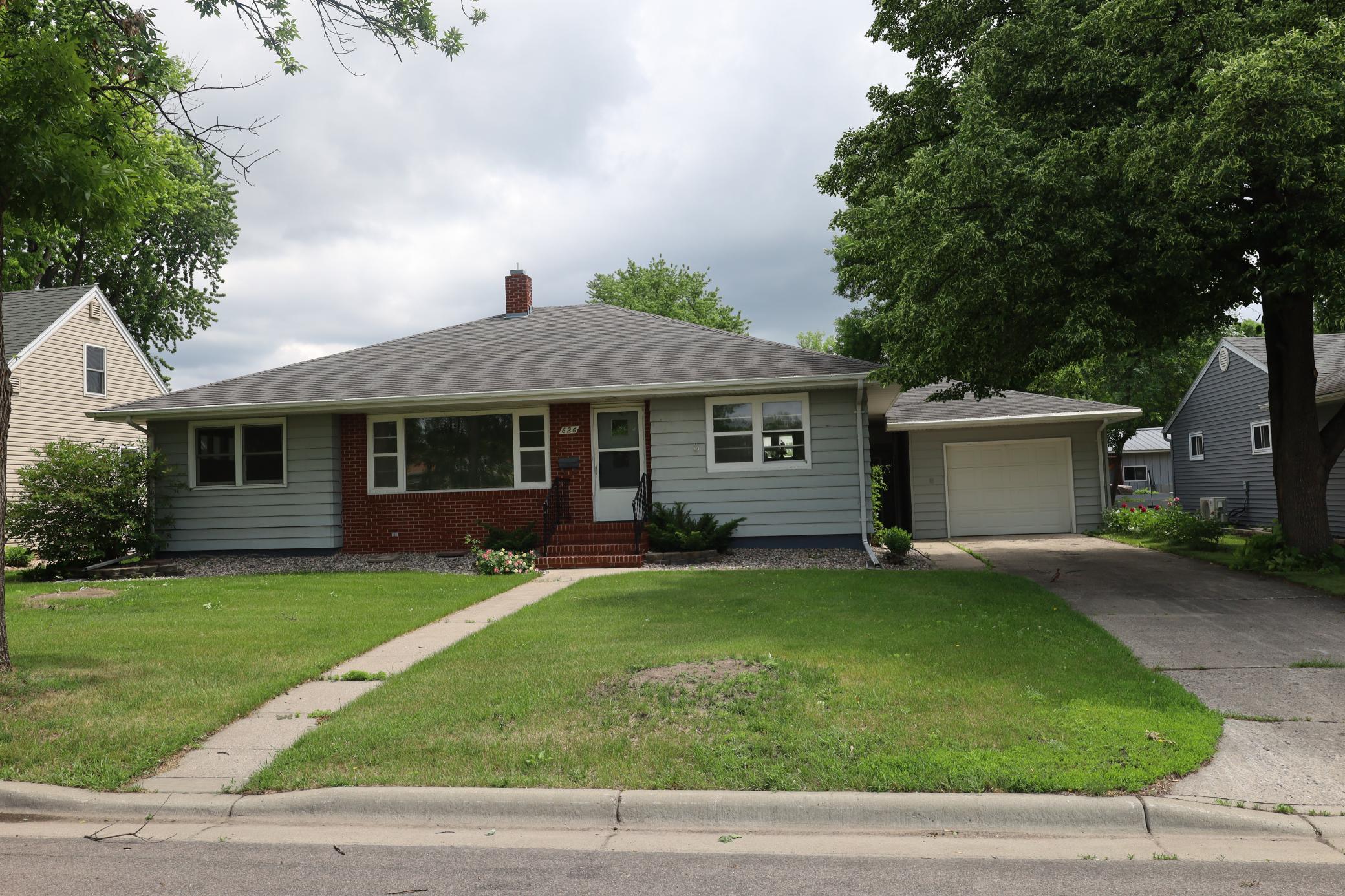 626 Oak St, Breckenridge, MN 56520