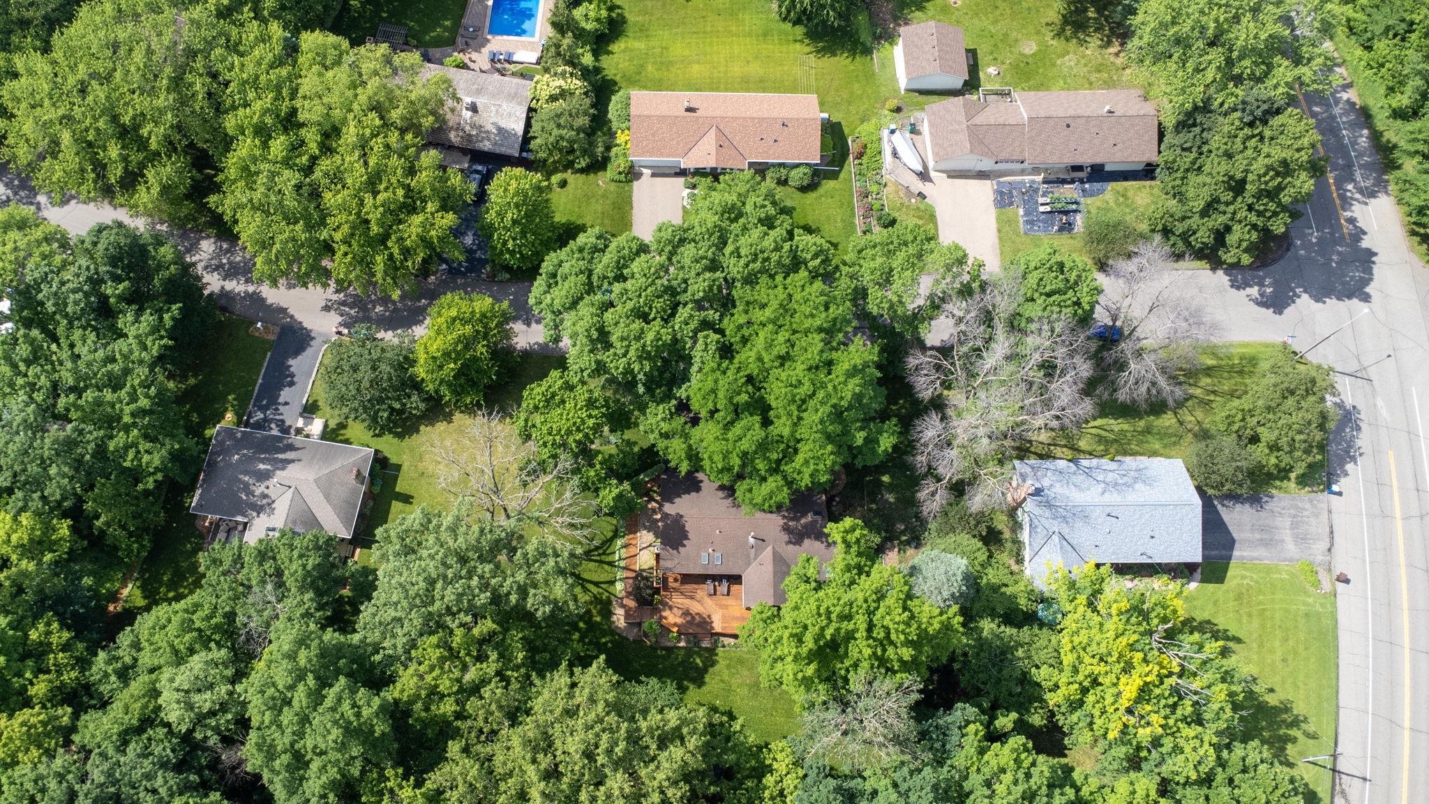 5950 Holiday Rd, Minnetonka, MN 55345