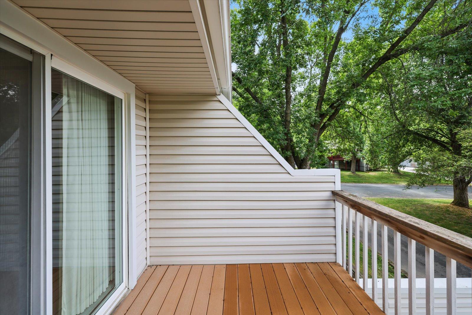 1262 Timbershore Ln, Eagan, MN 55123