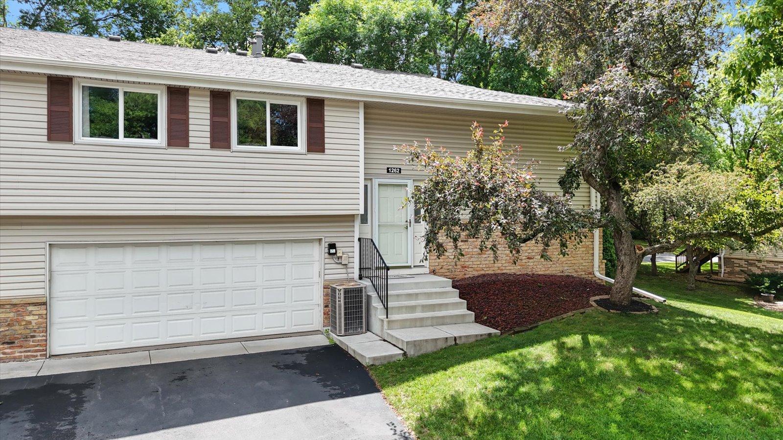 1262 Timbershore Ln, Eagan, MN 55123