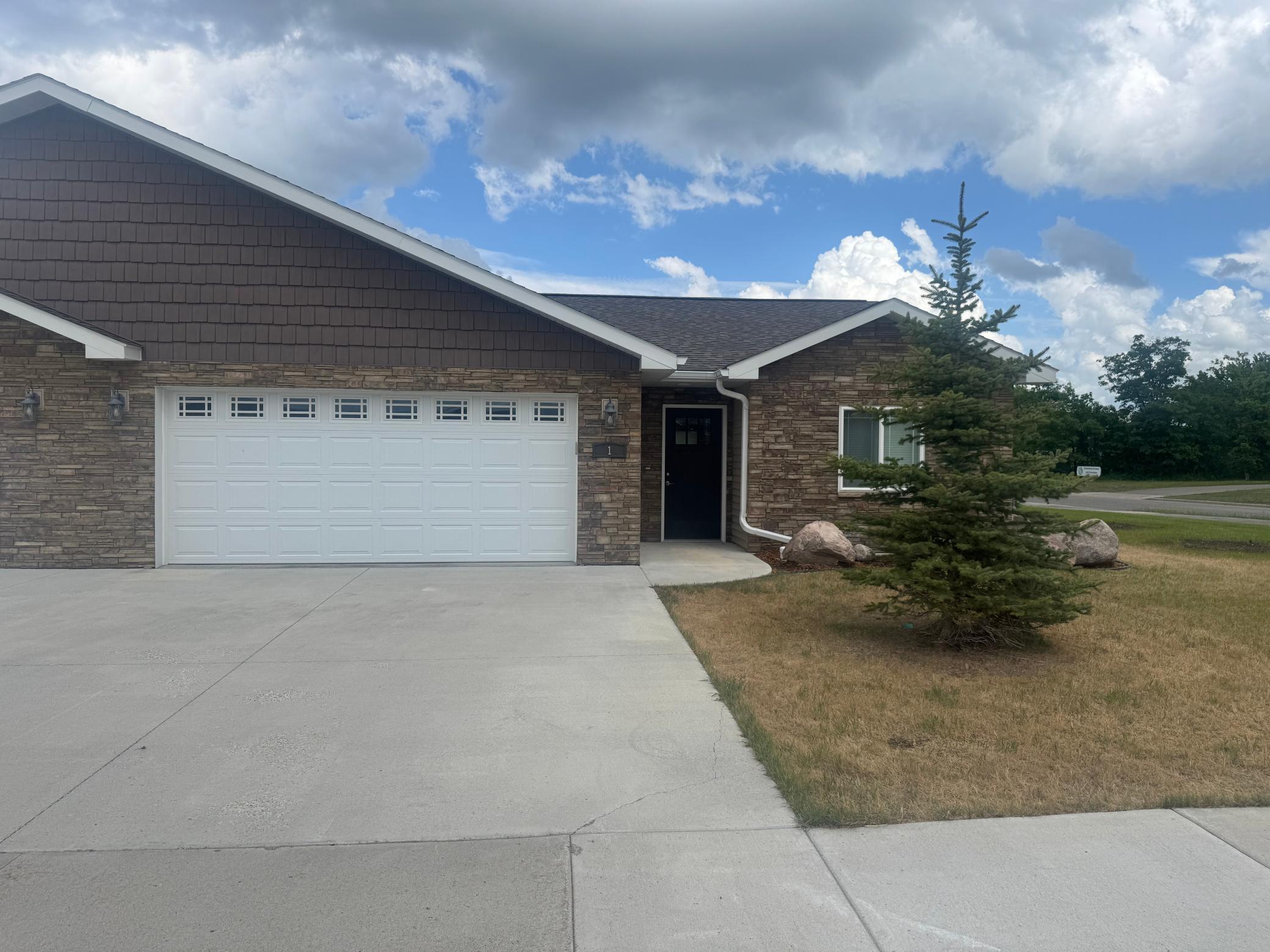 1615 30th St NW #1, Bemidji, MN 56601