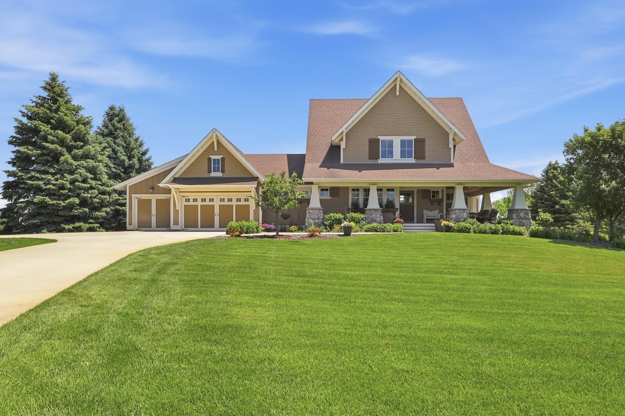 19475 Oak Grove Ave, Prior Lake, MN 55372