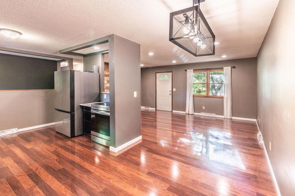 112 4th St S, Raymond, MN 56282
