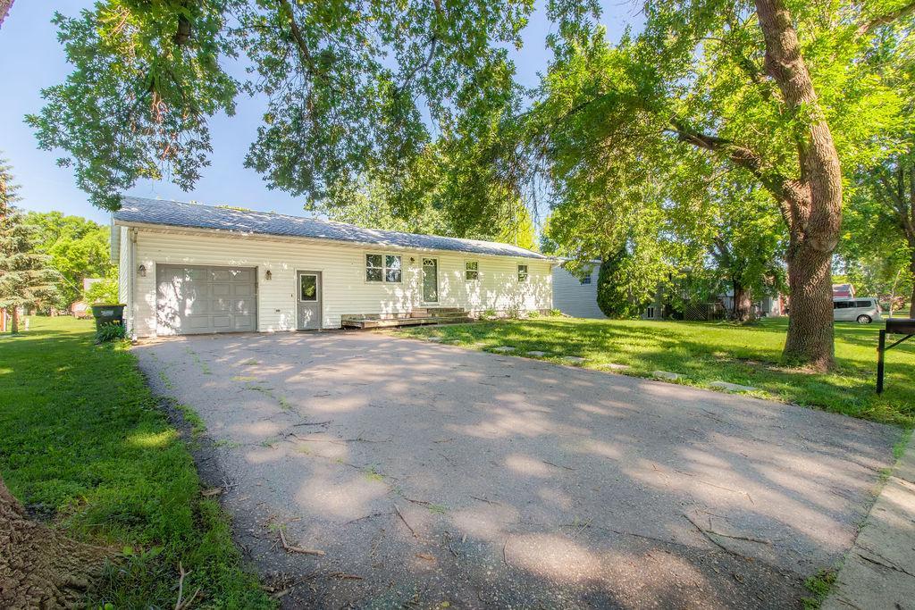 112 4th St S, Raymond, MN 56282