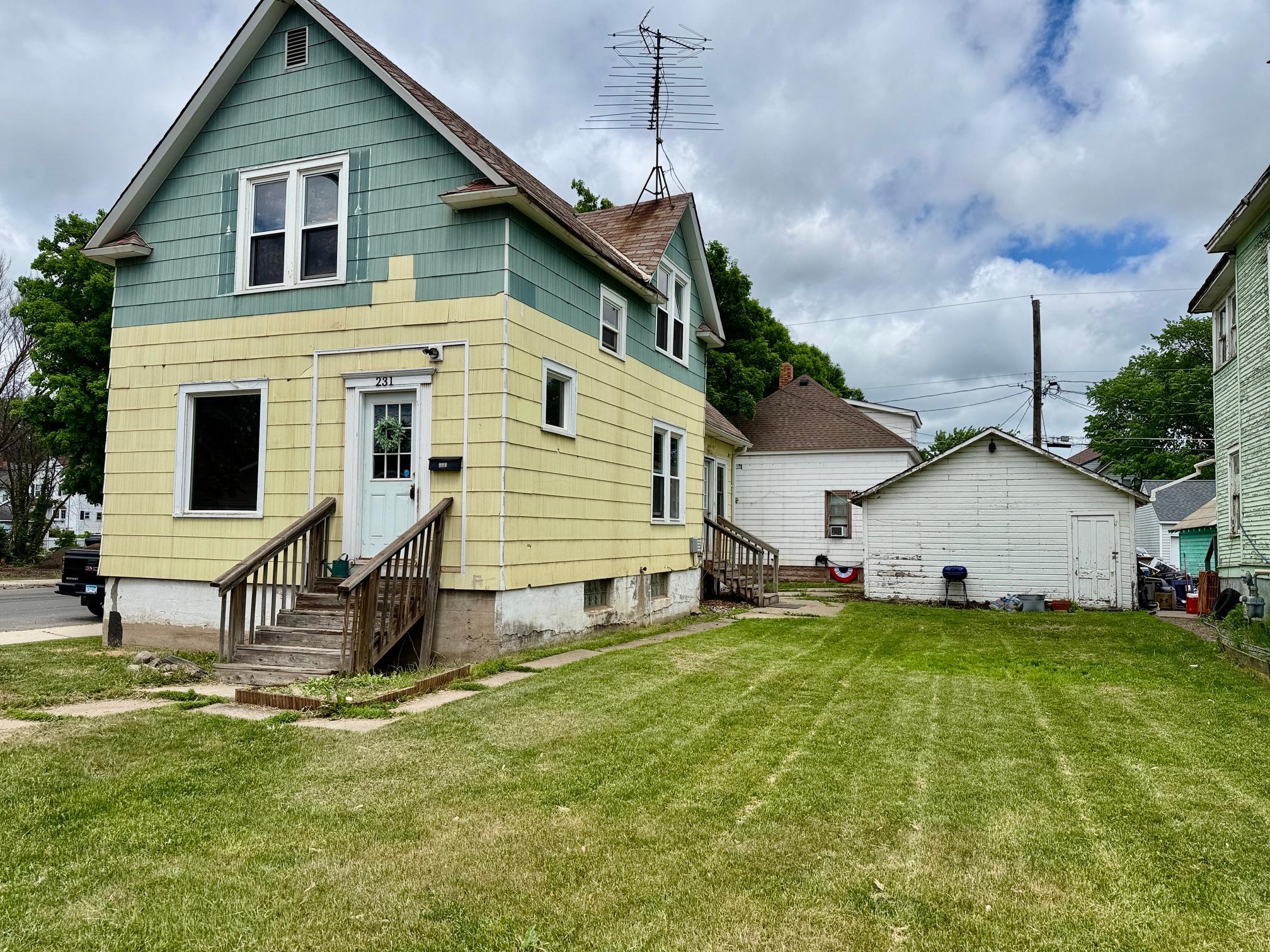 231 8th St S, Virginia, MN 55792
