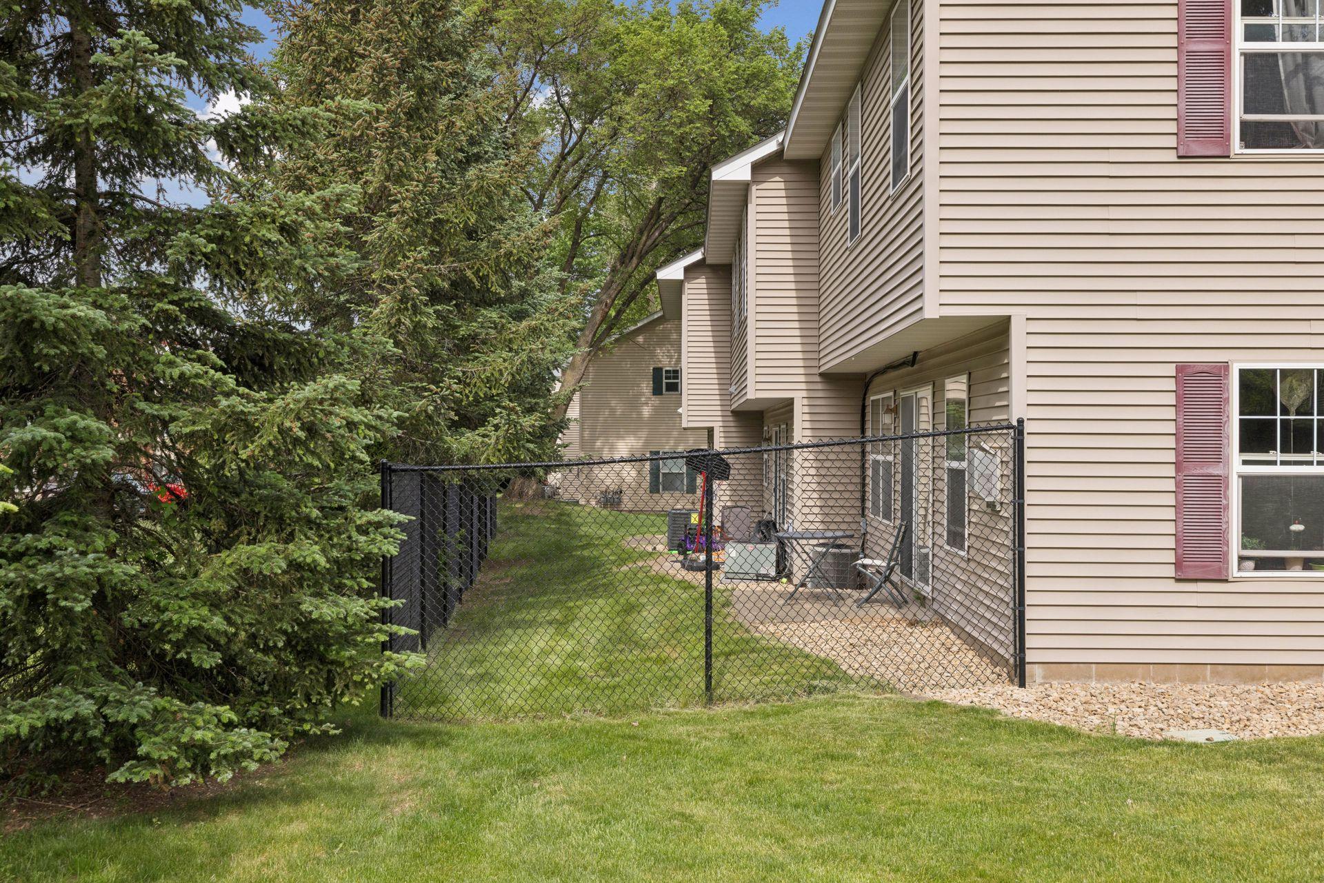 2078 Shryer Ct E, North Saint Paul, MN 55109