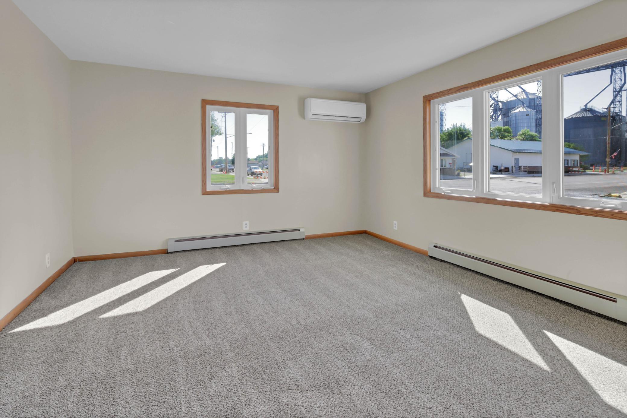 302 Squire Ave, Raymond, MN 56282