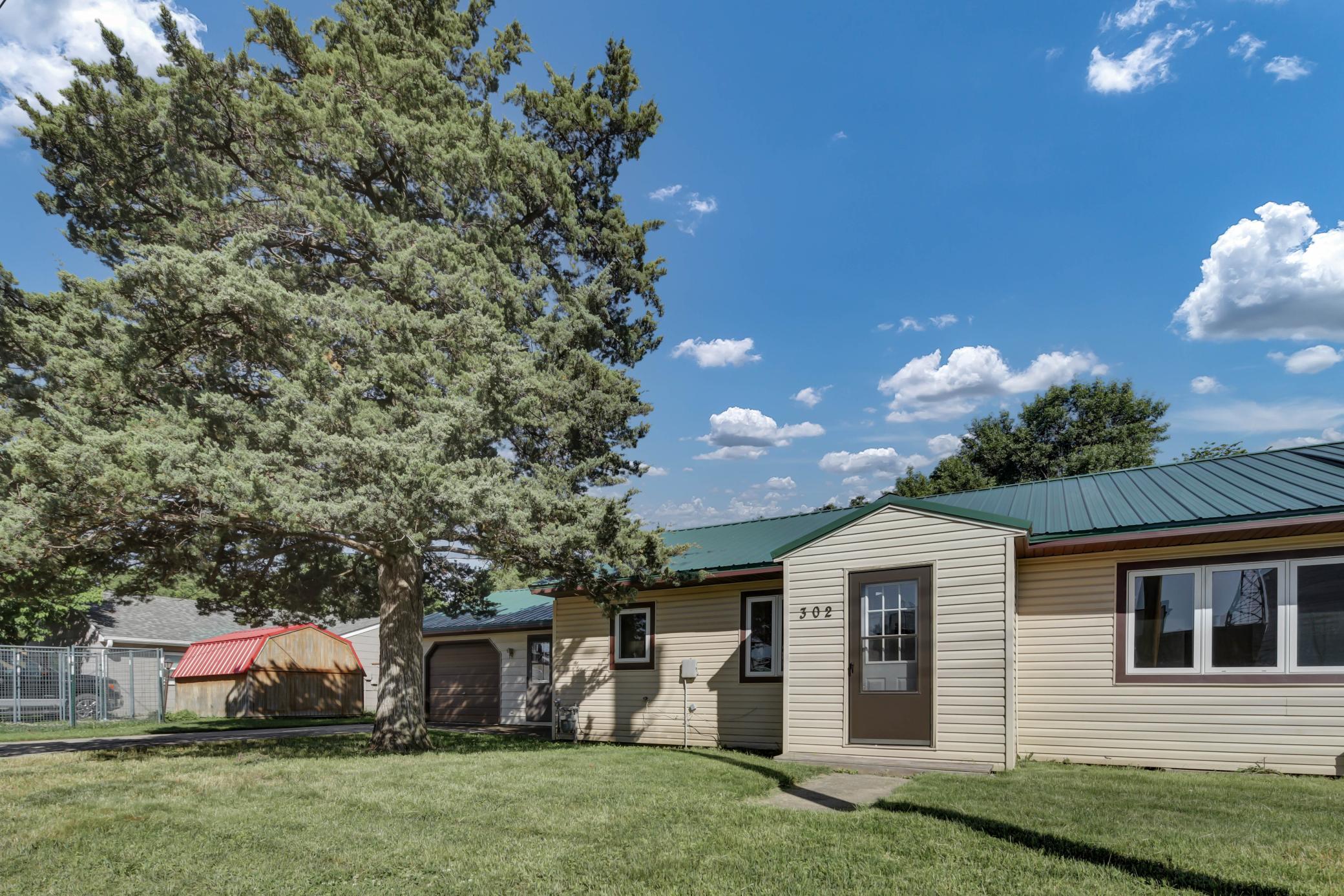 302 Squire Ave, Raymond, MN 56282