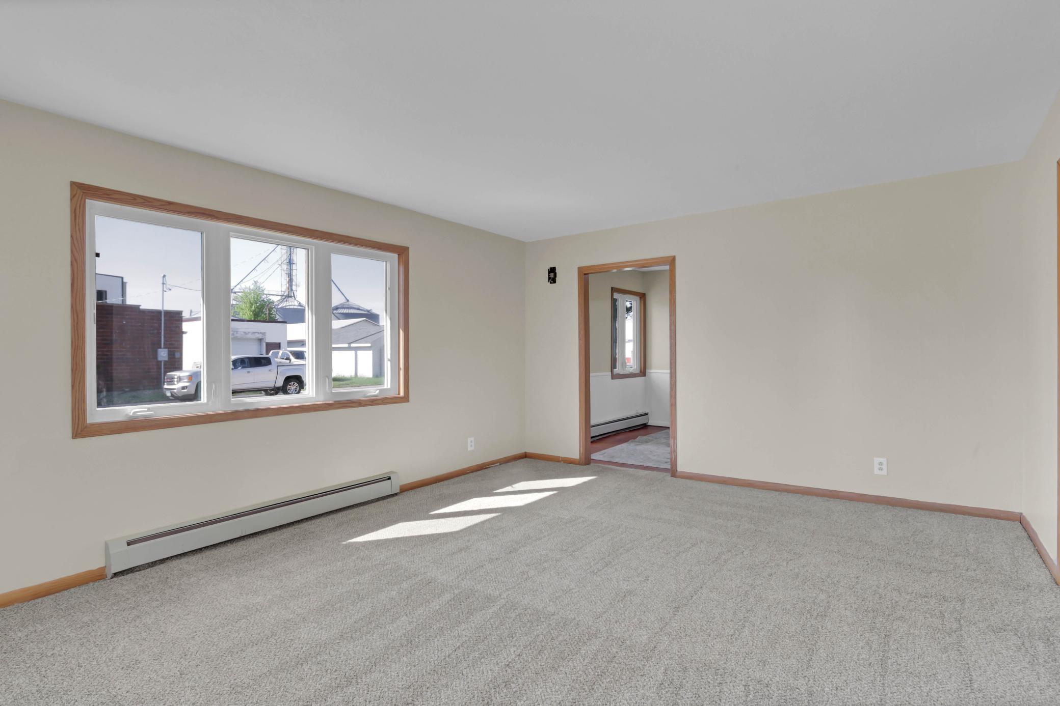 302 Squire Ave, Raymond, MN 56282