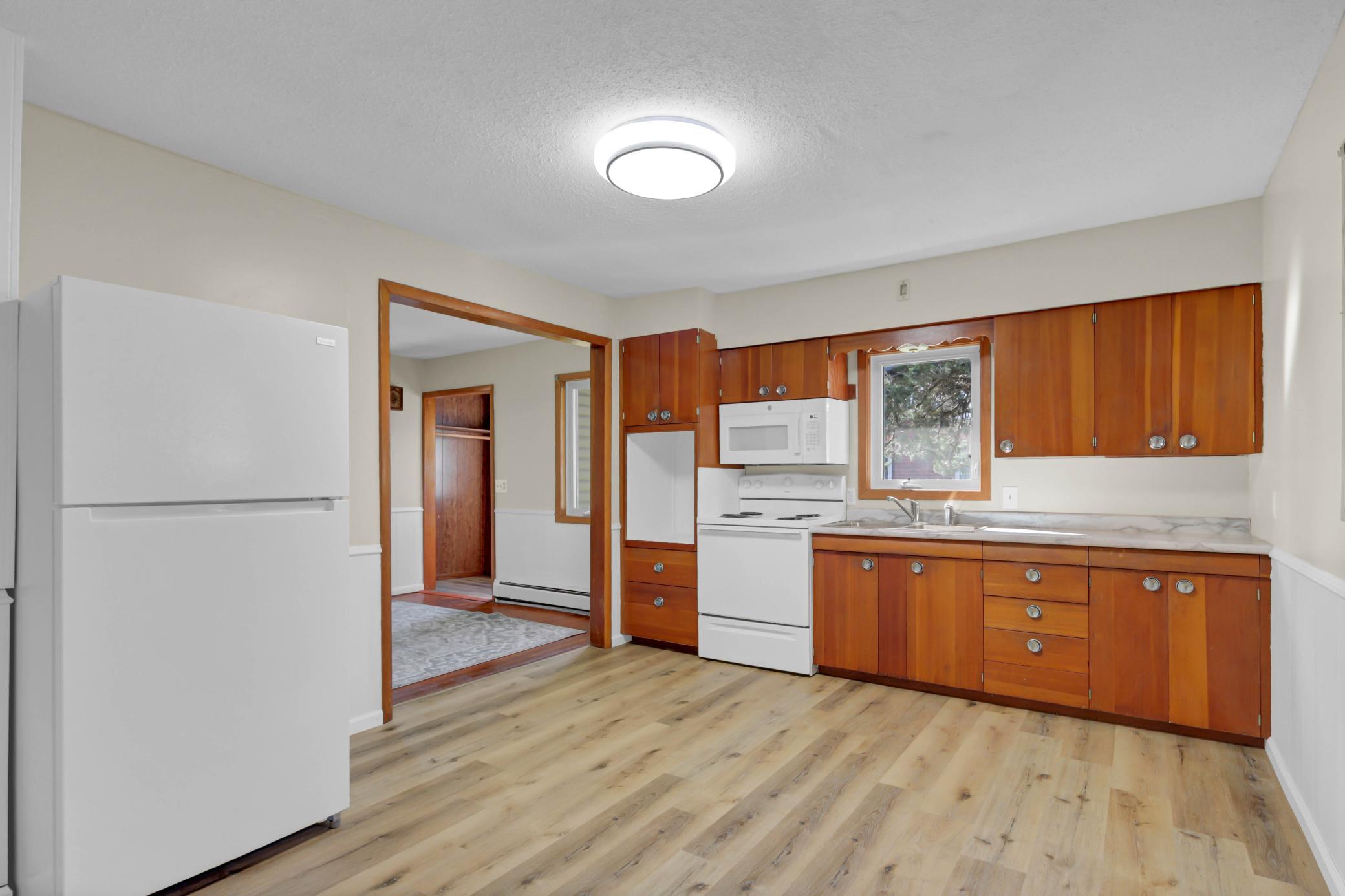 302 Squire Ave, Raymond, MN 56282