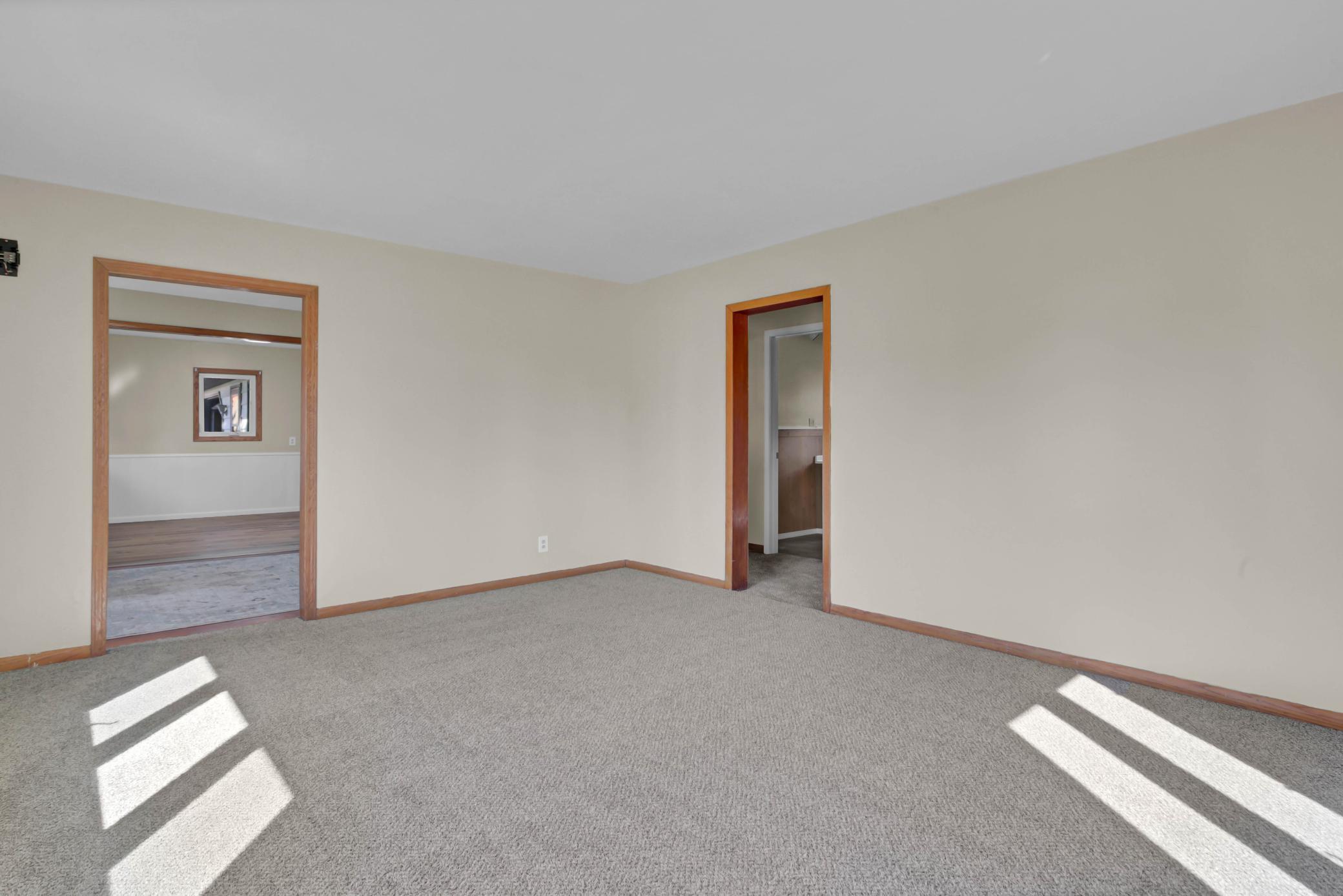 302 Squire Ave, Raymond, MN 56282