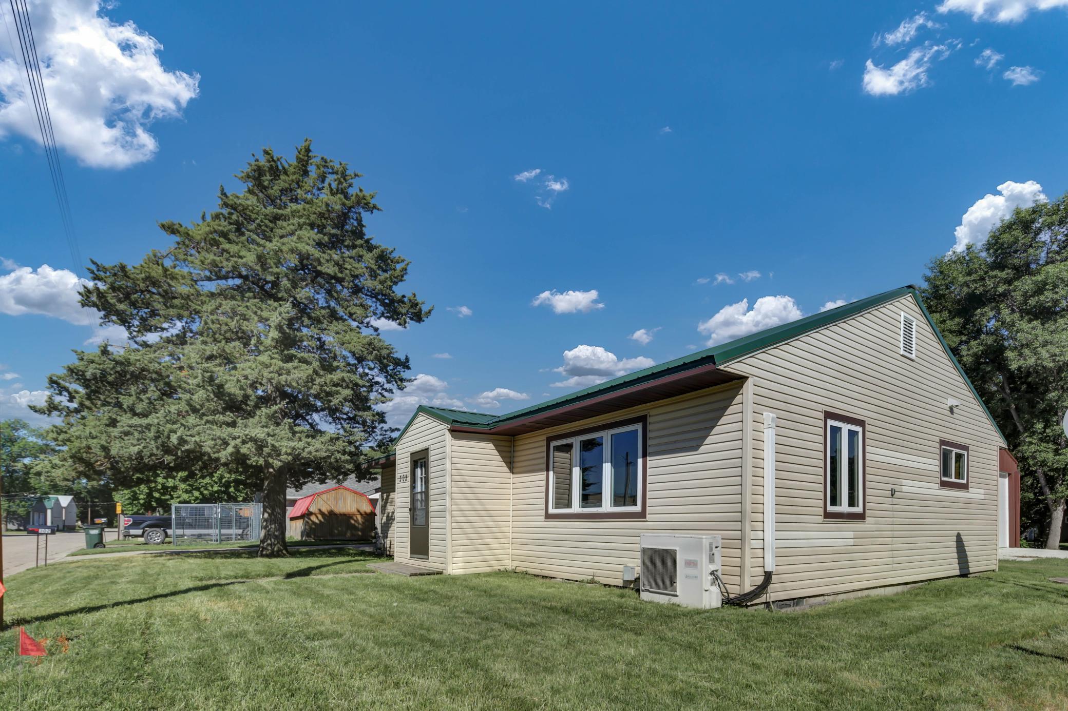 302 Squire Ave, Raymond, MN 56282