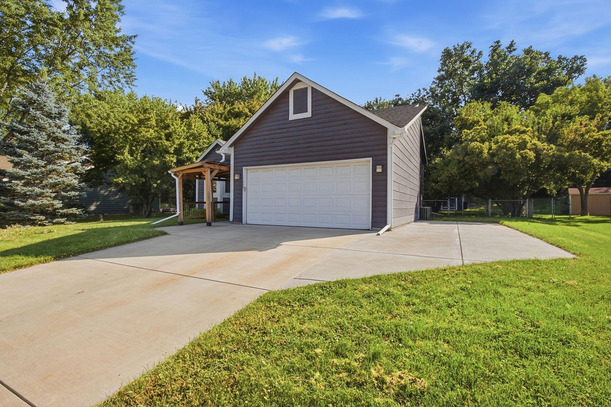17040 Glencoe Ave, Lakeville, MN 55044