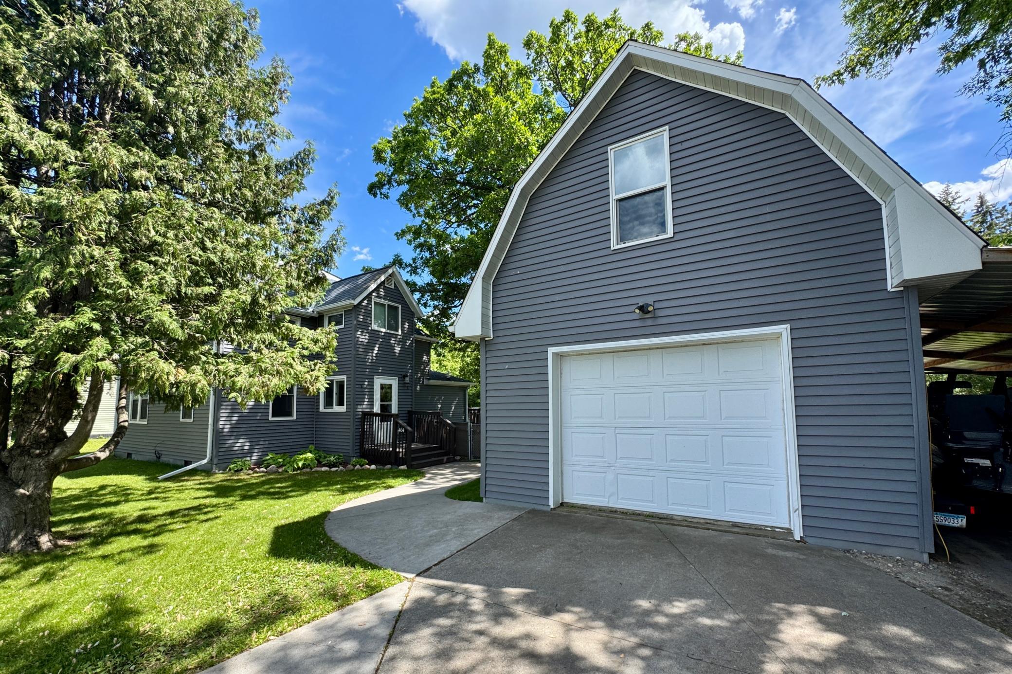 404 Elk St NW, Warroad, MN 56763