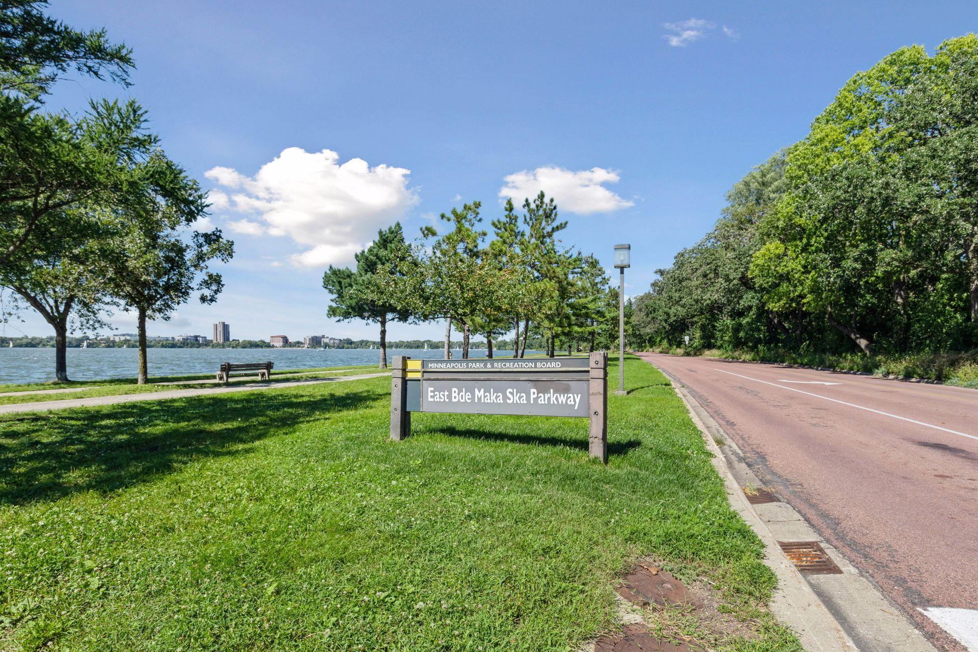 4033 Ewing Ave S, Minneapolis, MN 55410