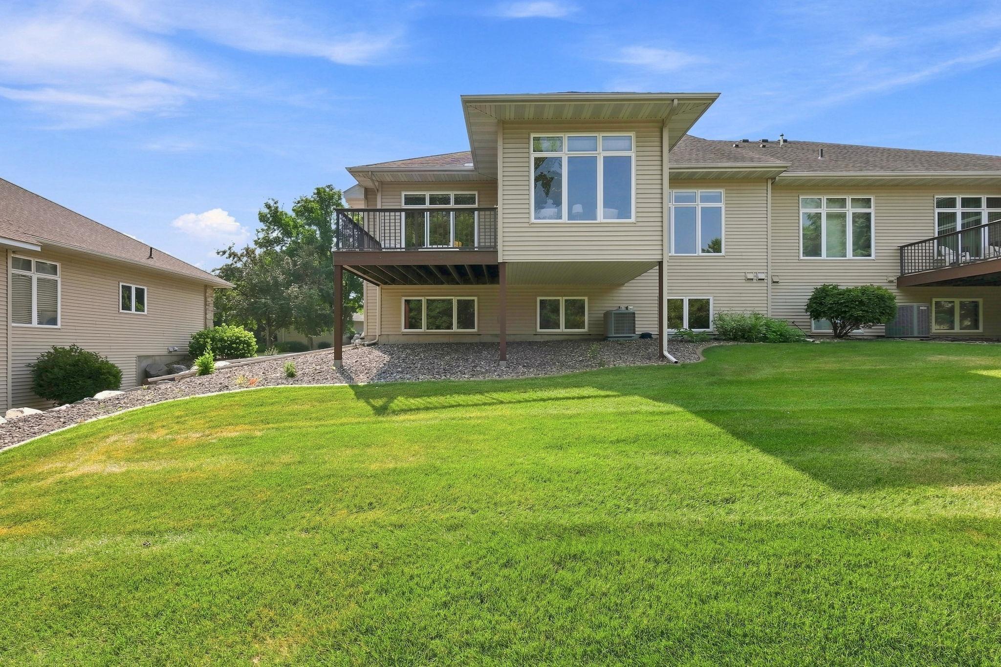 10276 Lancaster Ln, Woodbury, MN 55129