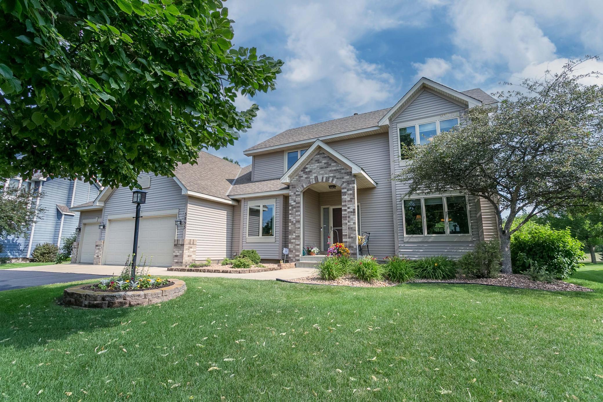 3895 Arlington Dr, Woodbury, MN 55129